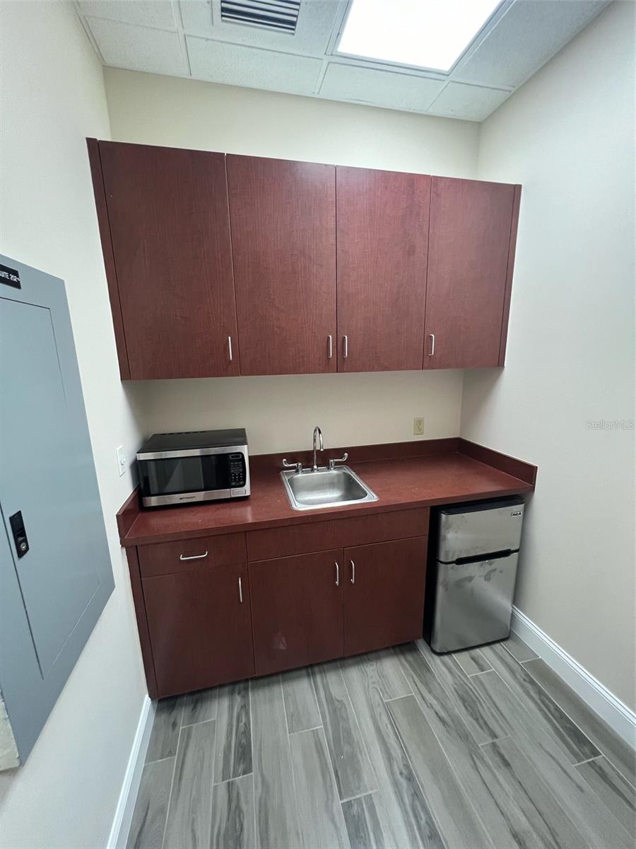 Image 9 of 11 For 6000 Turkey Lake Road 202