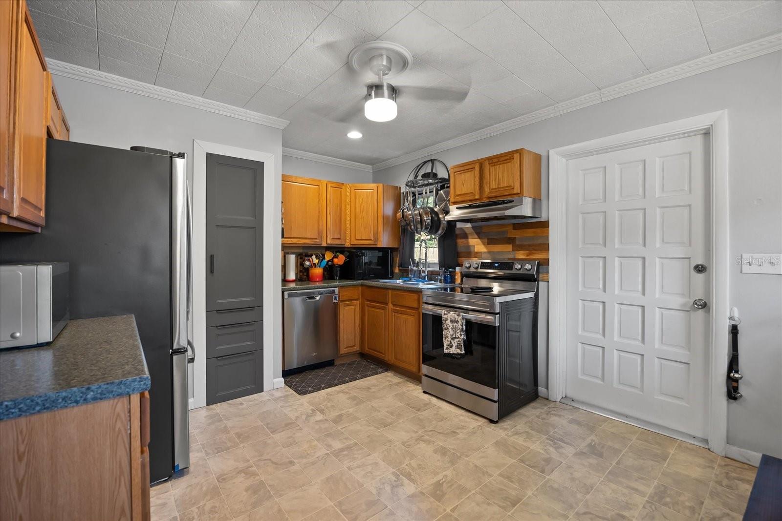 Image 9 of 28 For 3010 Touraine Avenue