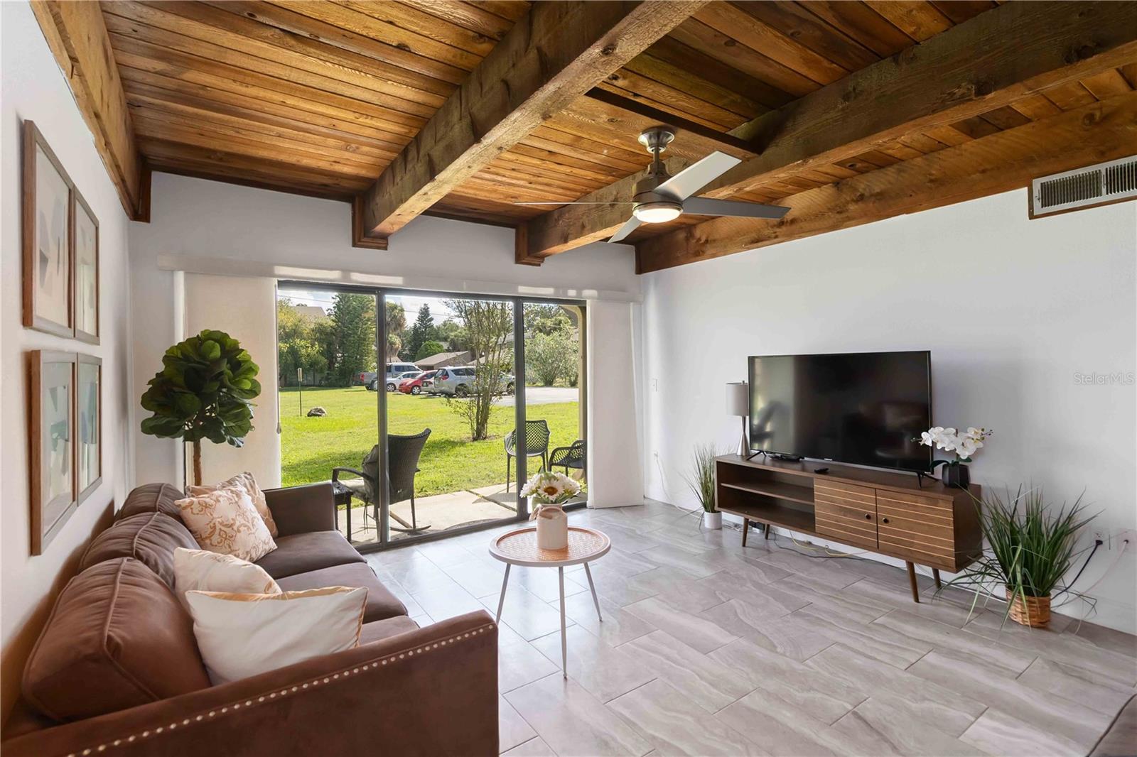 Image 9 of 24 For 5493 Pine Creek Drive 1904