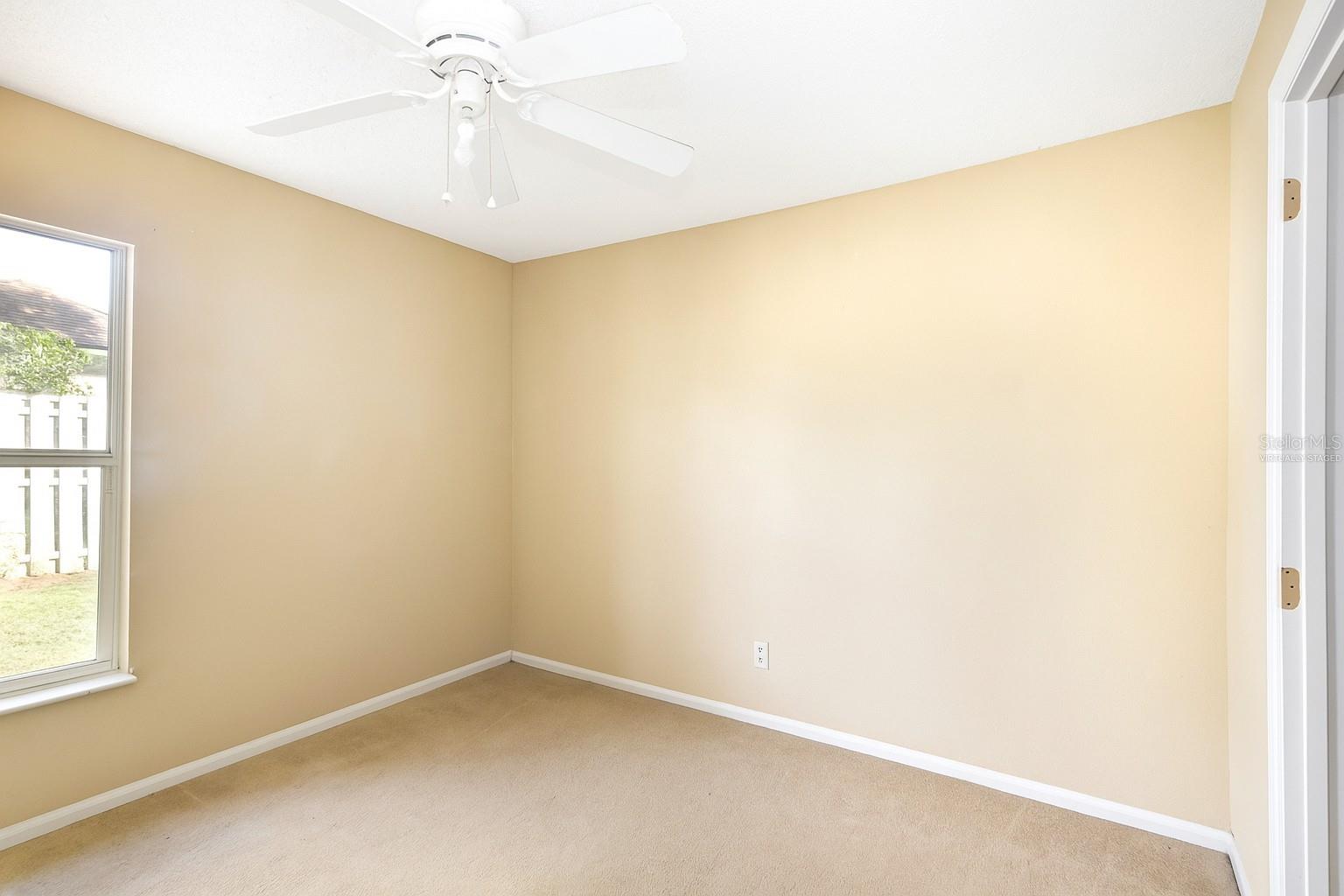 Image 15 of 21 For 881 Garden Glen Loop