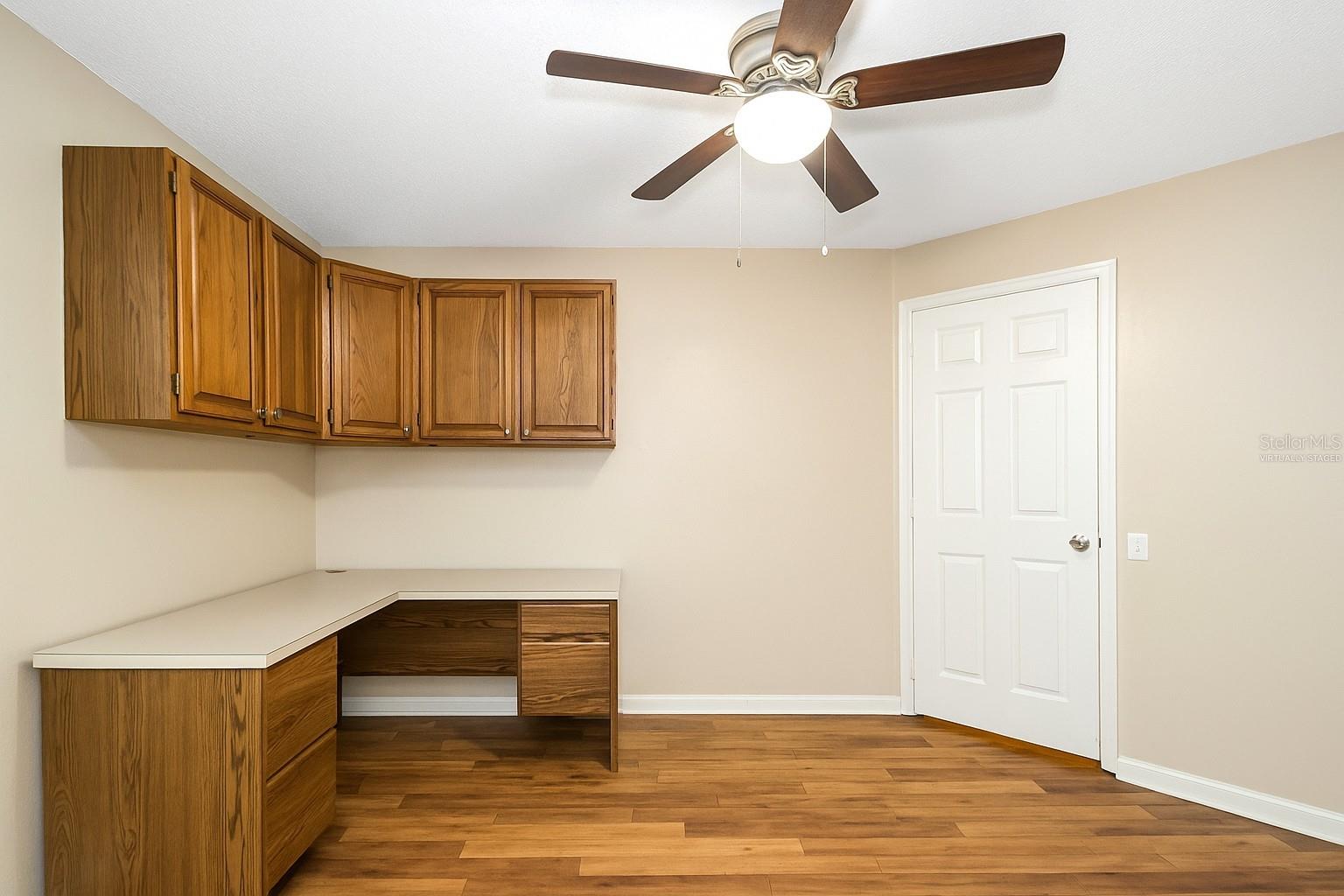 Image 16 of 21 For 881 Garden Glen Loop