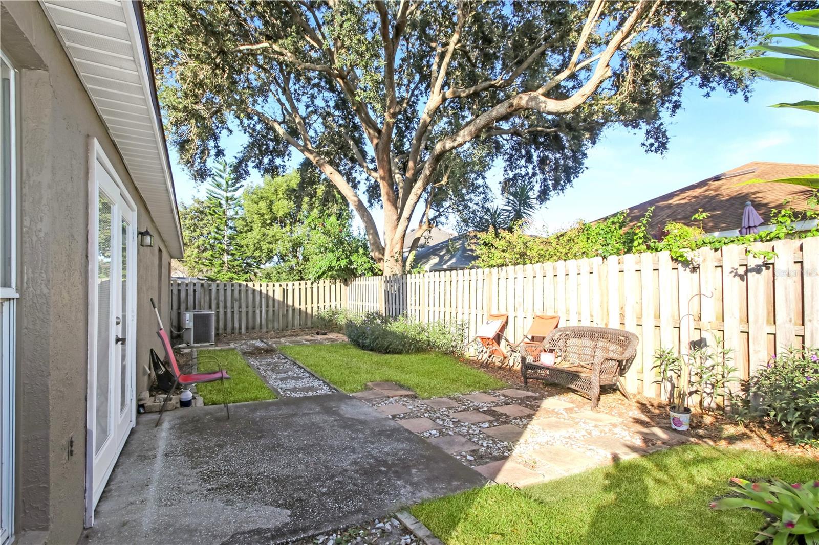 Image 18 of 21 For 881 Garden Glen Loop