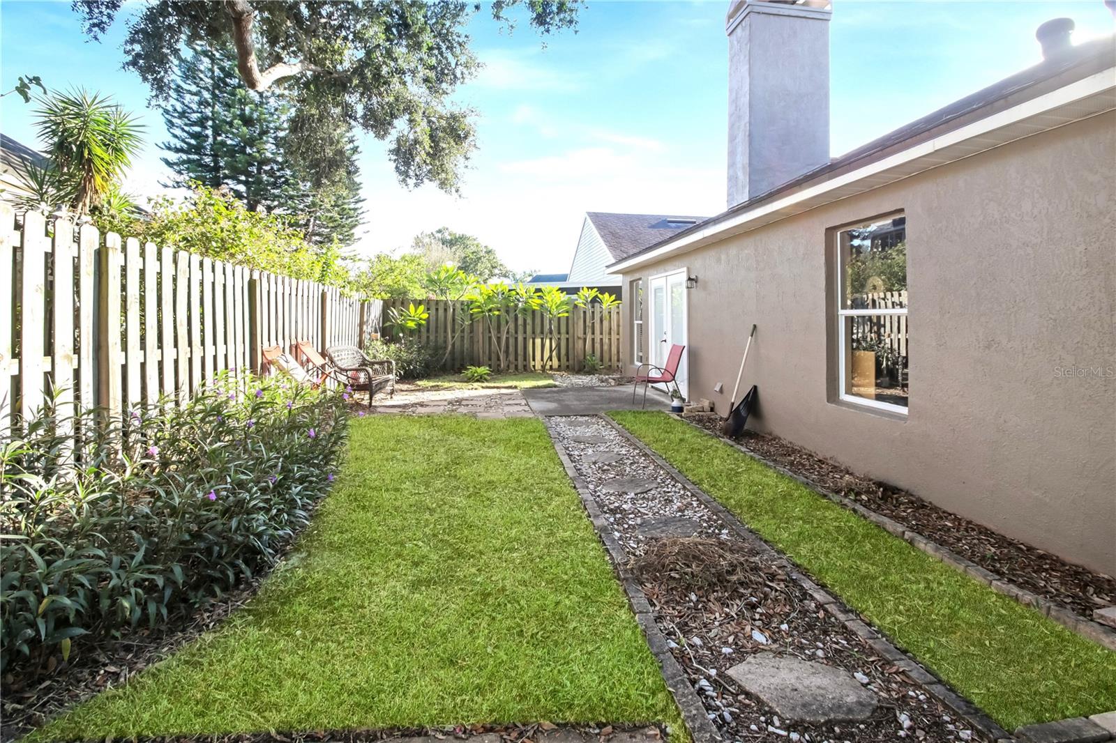 Image 19 of 21 For 881 Garden Glen Loop