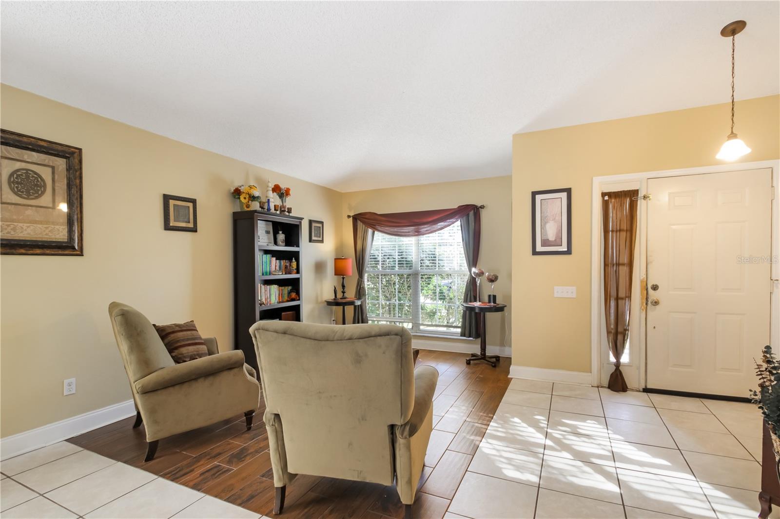 Image 2 of 21 For 881 Garden Glen Loop