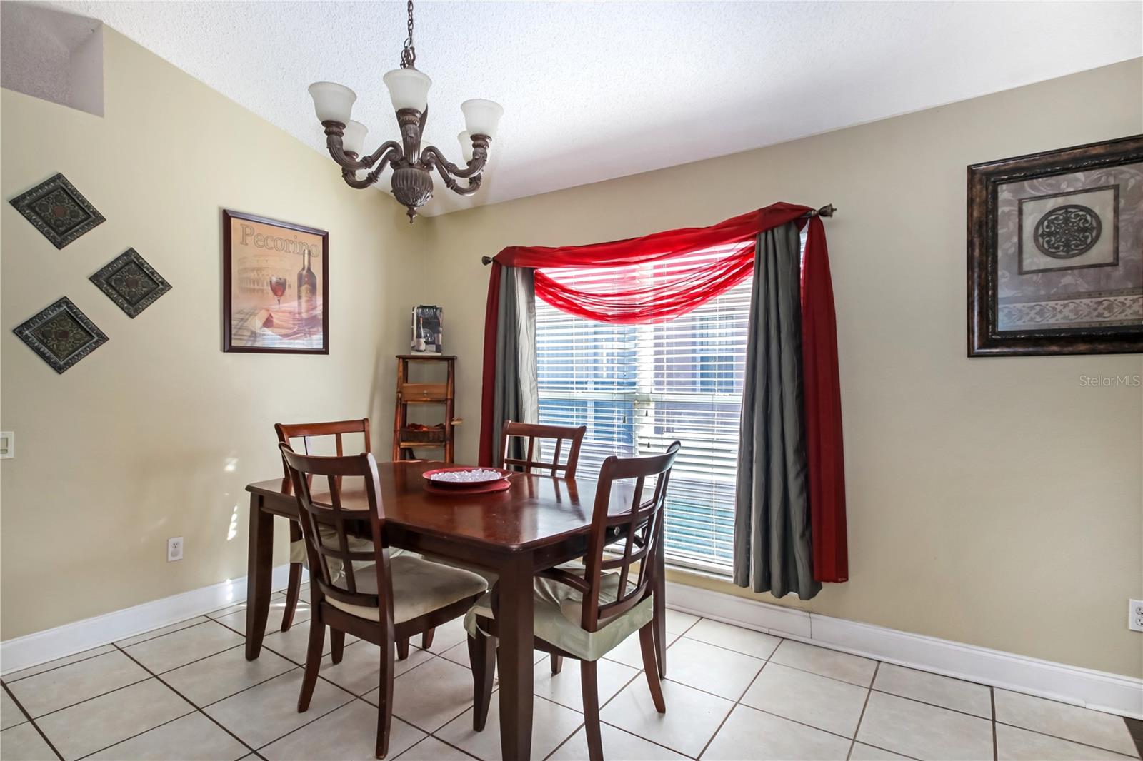 Image 4 of 21 For 881 Garden Glen Loop