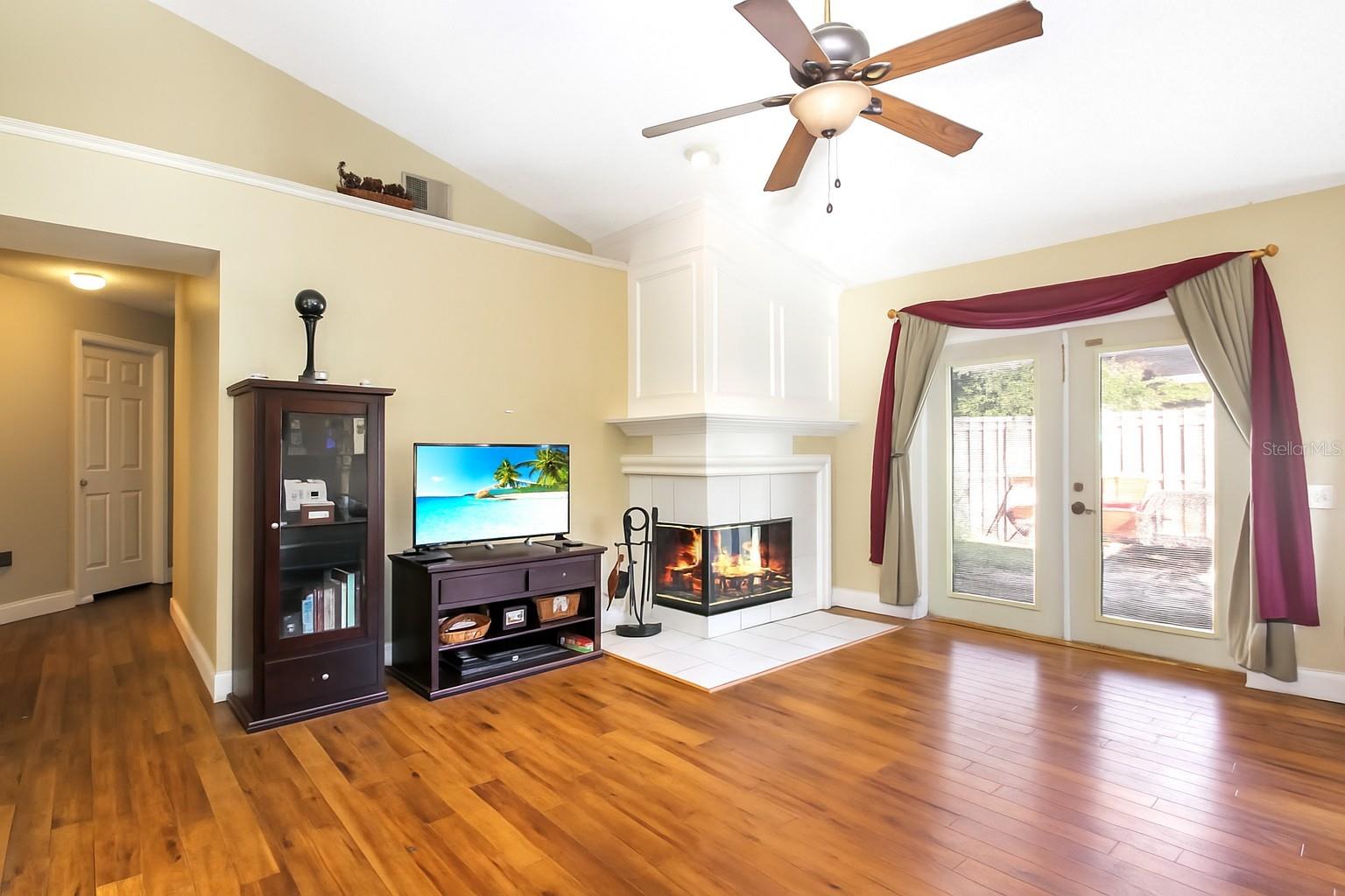 Image 8 of 21 For 881 Garden Glen Loop