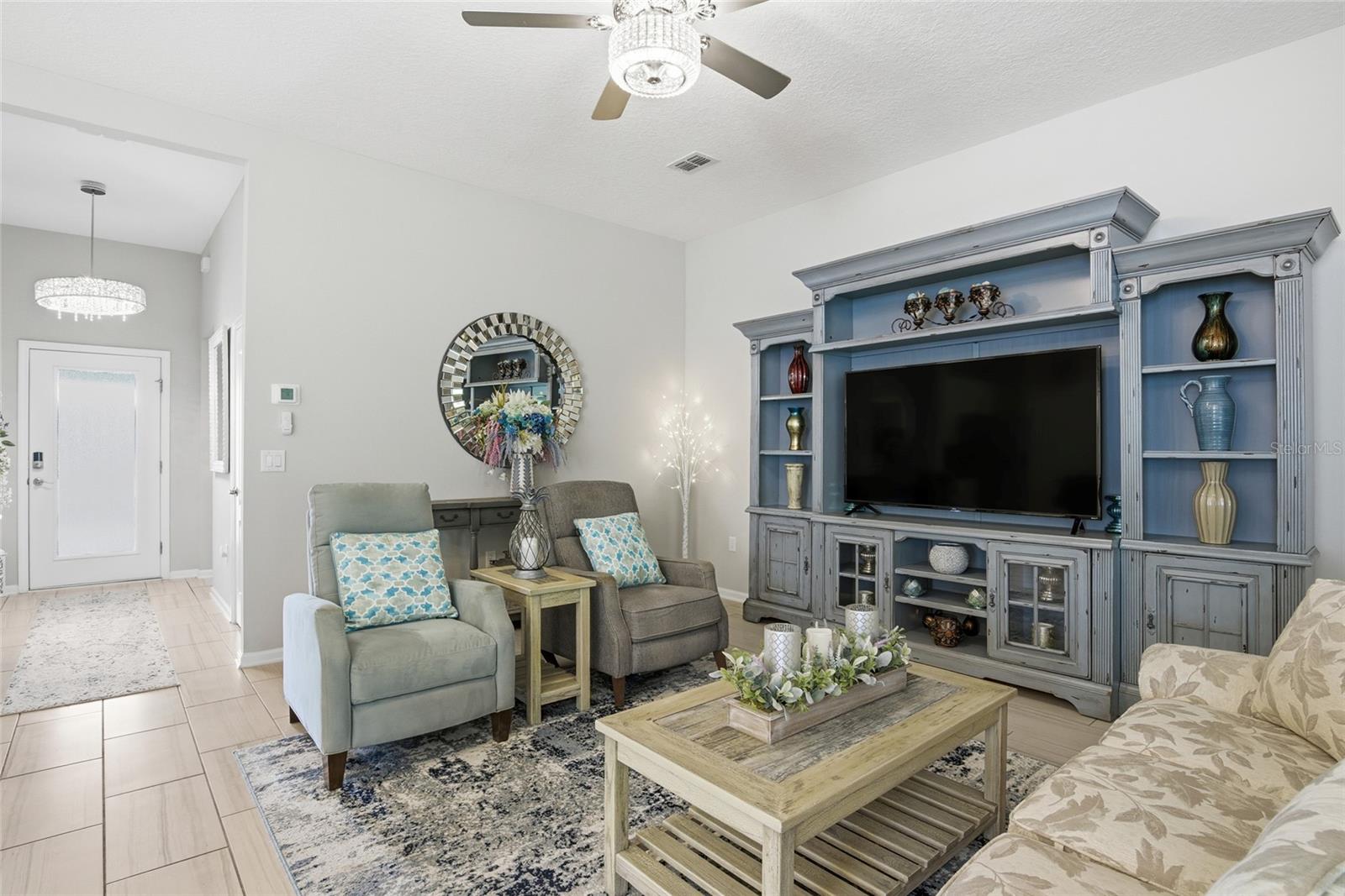 Image 14 of 48 For 594 Palace Drive