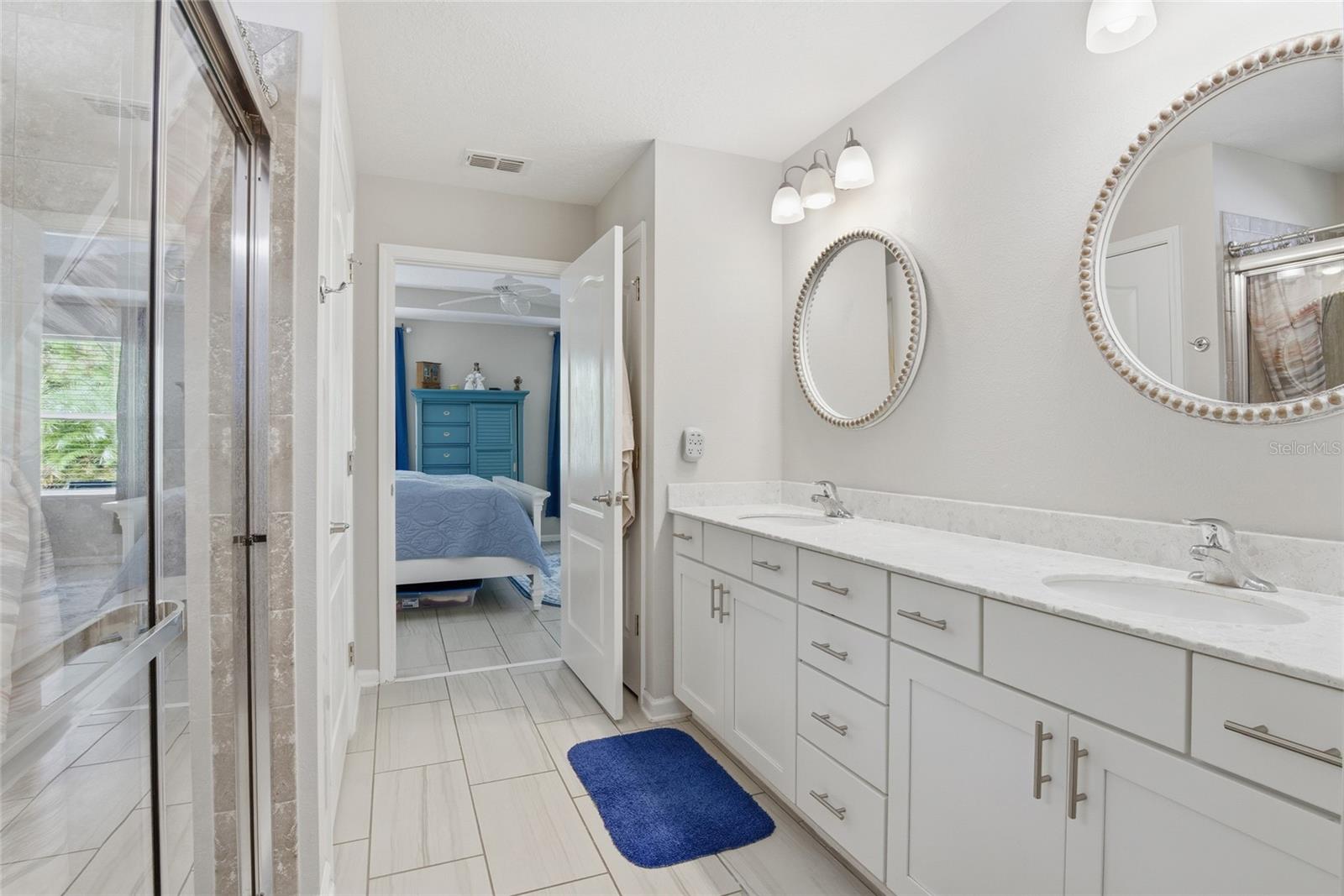 Image 21 of 48 For 594 Palace Drive