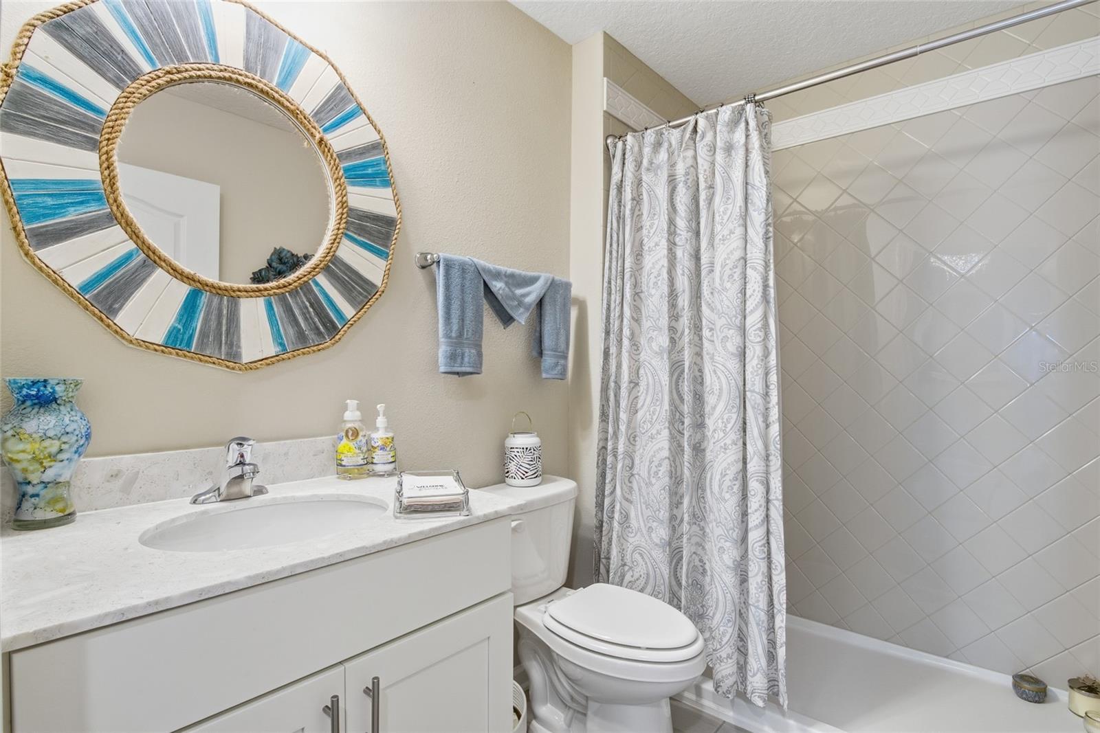 Image 25 of 48 For 594 Palace Drive