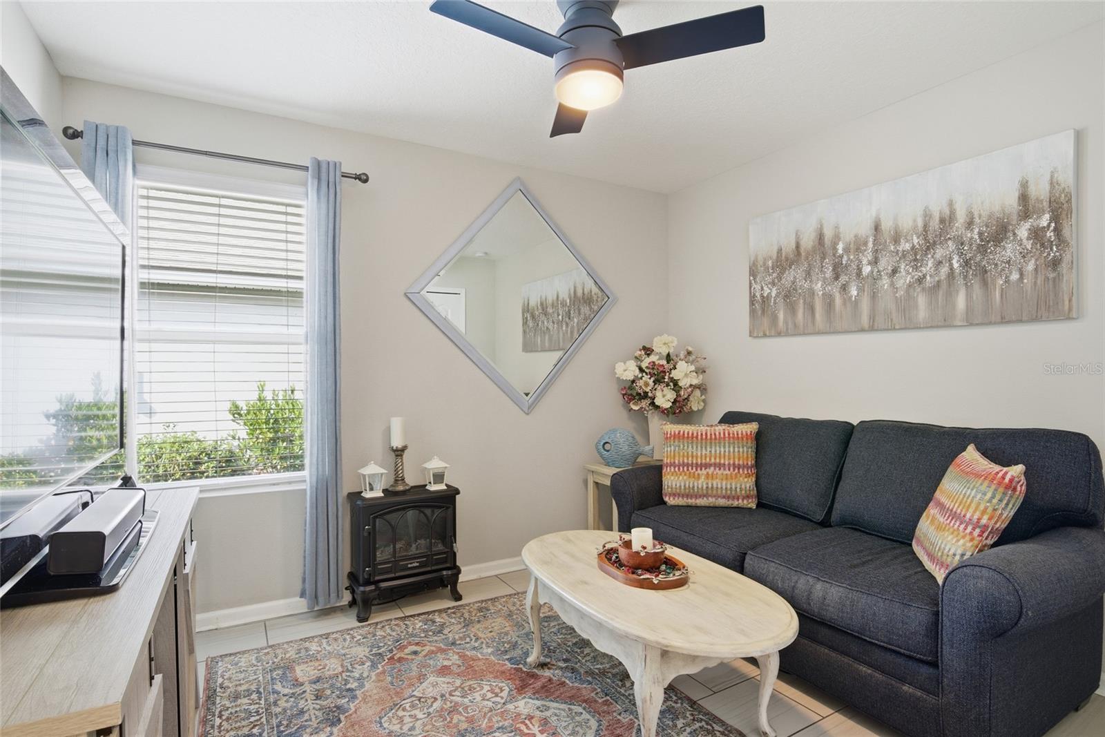 Image 27 of 48 For 594 Palace Drive