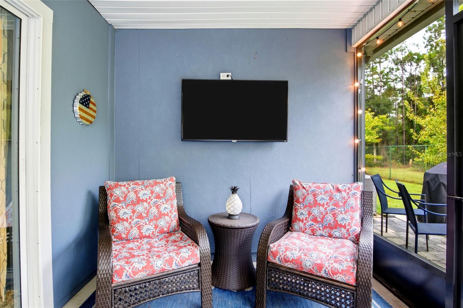 Image 32 of 48 For 594 Palace Drive