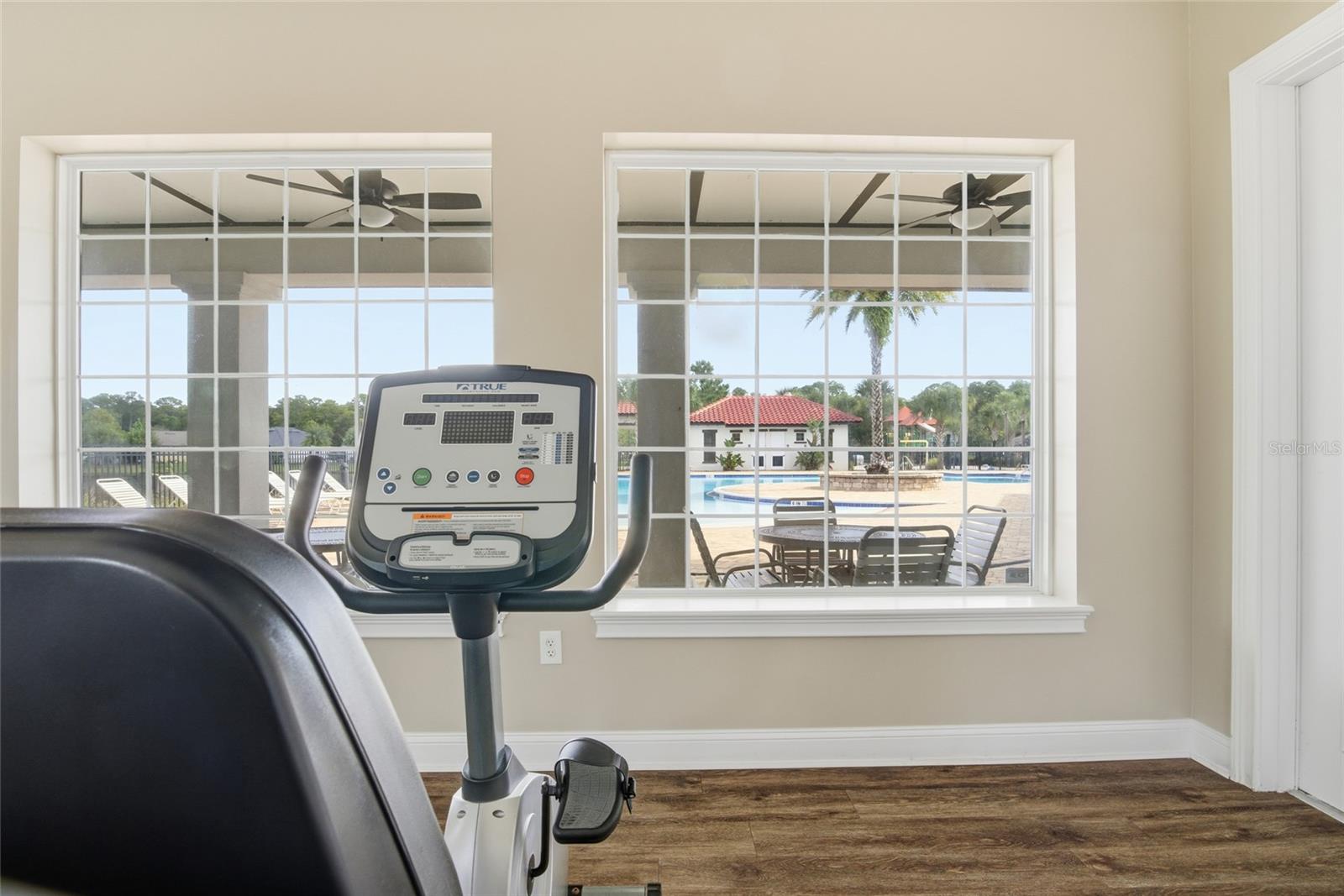 Image 42 of 48 For 594 Palace Drive