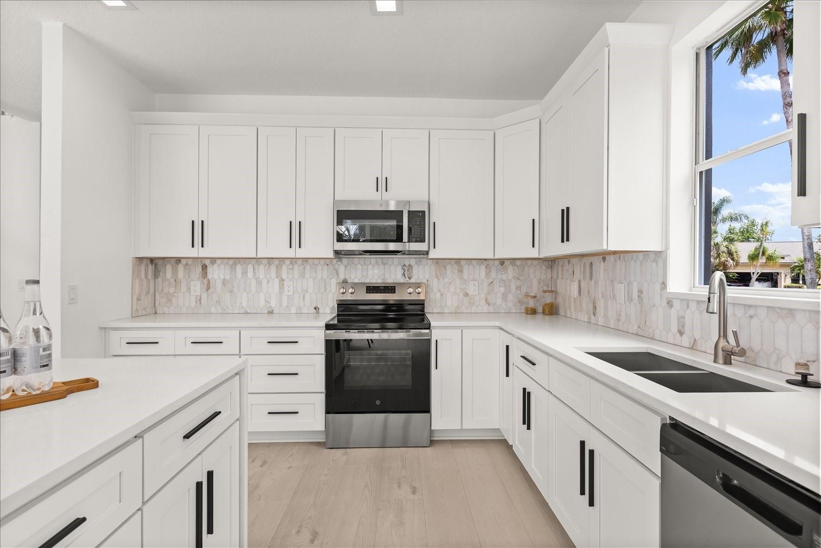 Image 12 of 38 For 14927 Faversham Circle