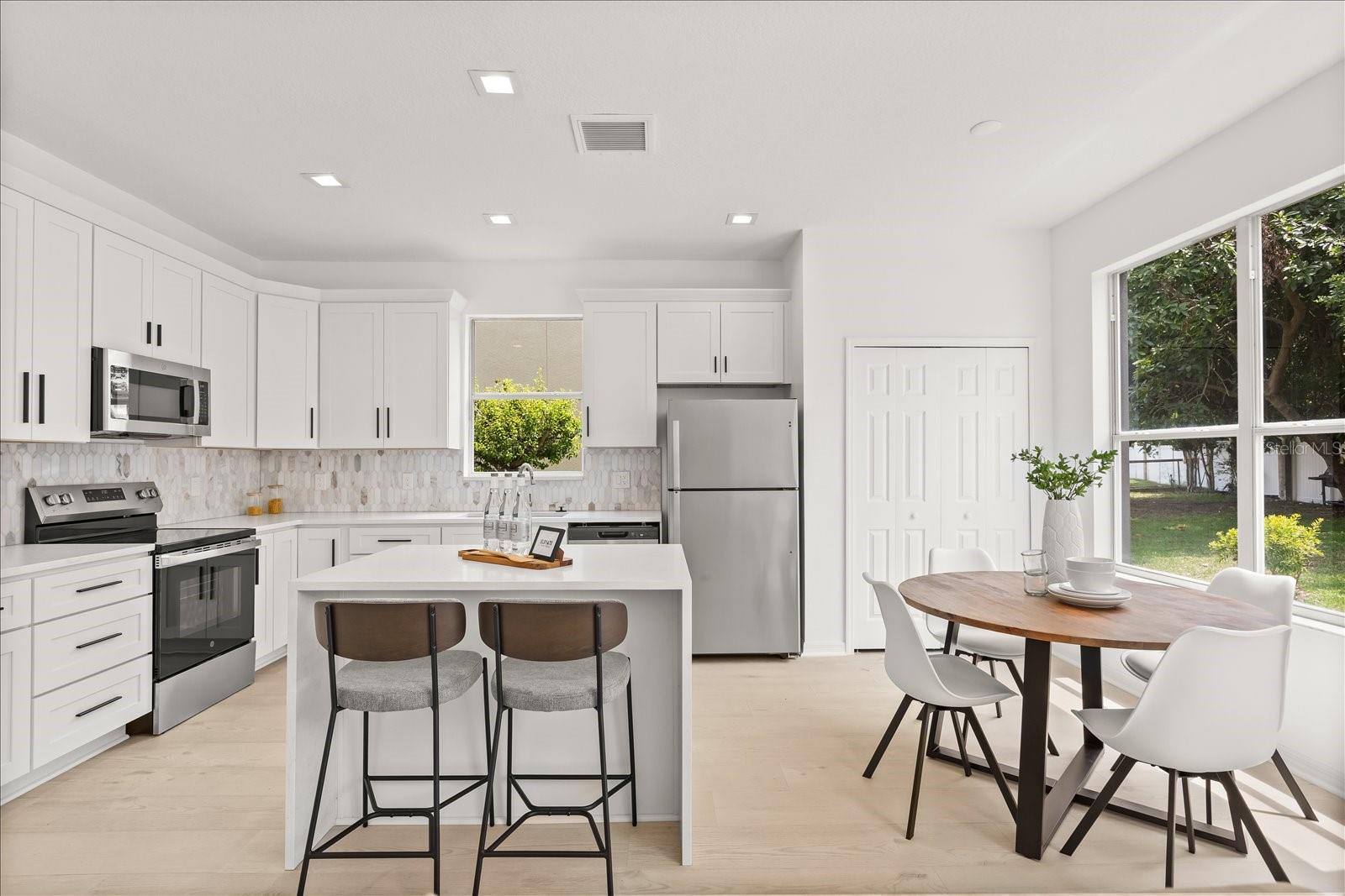 Image 4 of 38 For 14927 Faversham Circle