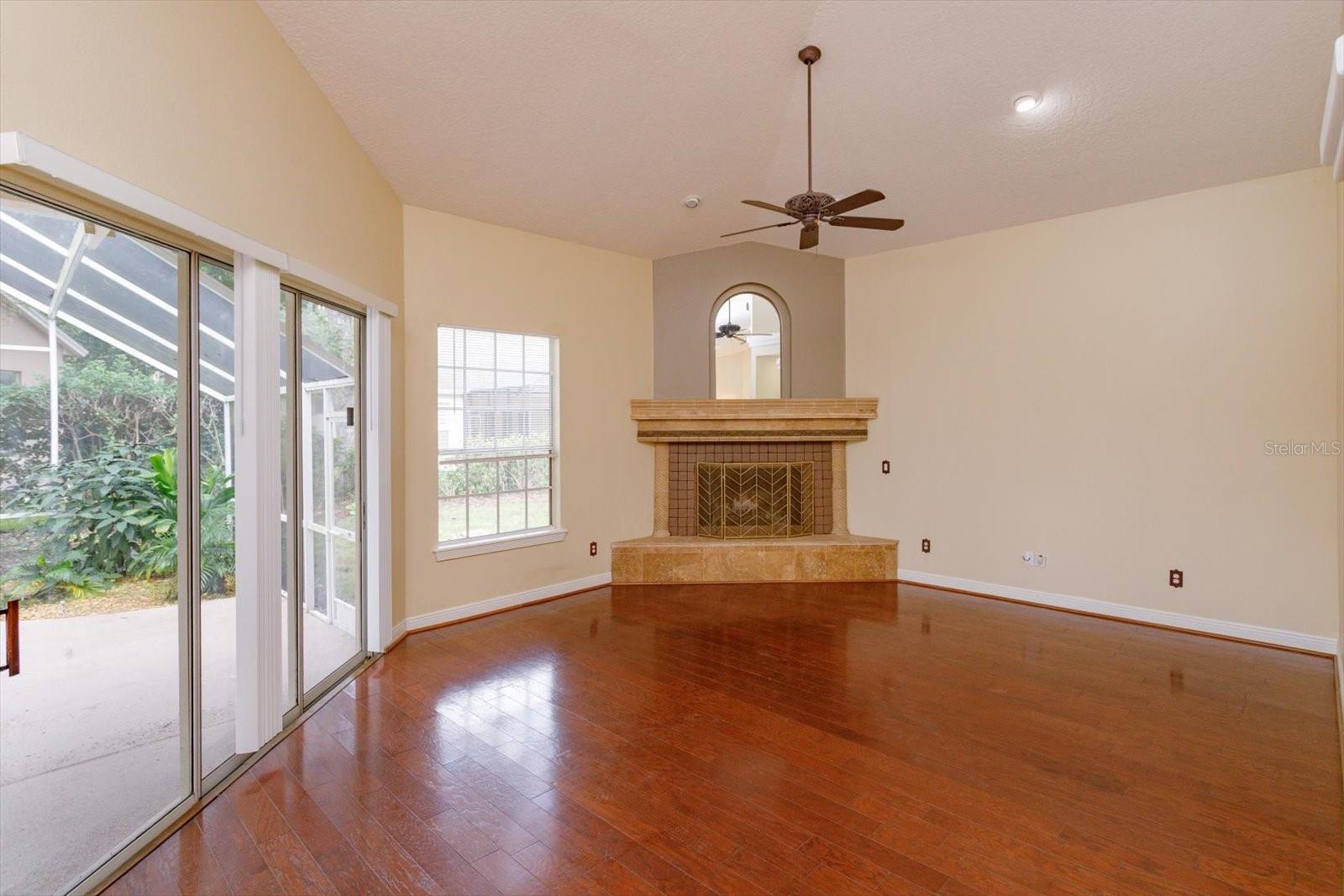 Image 11 of 26 For 4829 Shoreline Circle