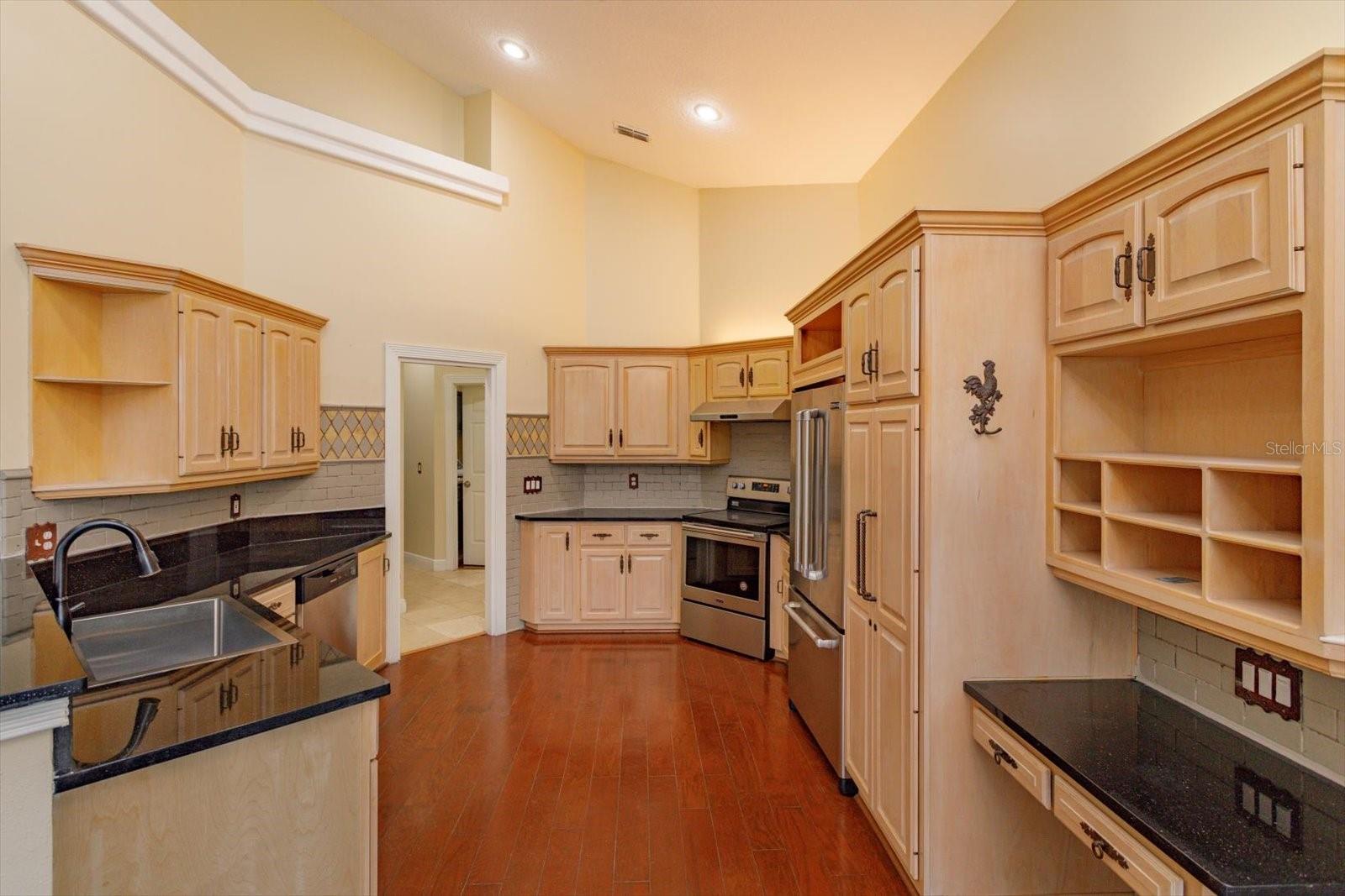 Image 8 of 26 For 4829 Shoreline Circle