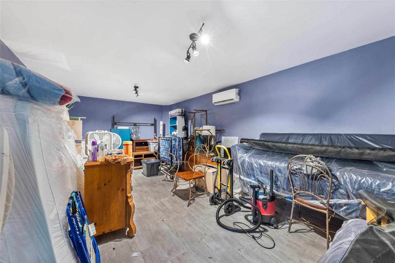 Image 7 of 23 For 7411 Groveland Farms Road