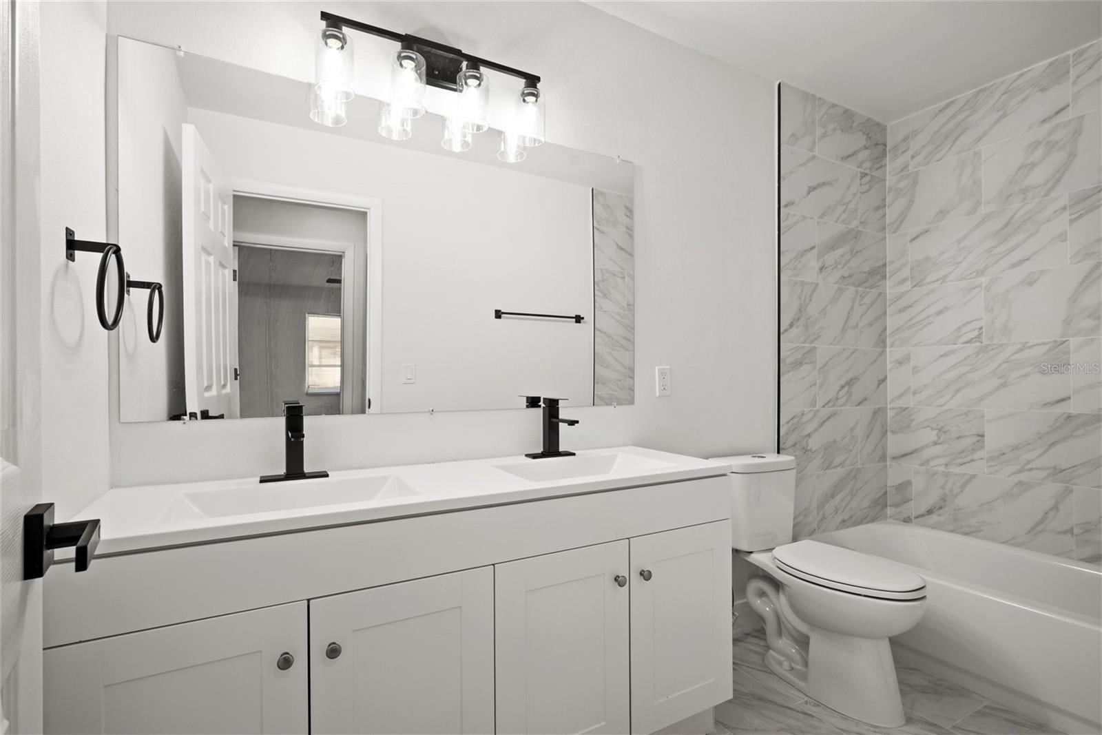 Image 14 of 23 For 1465 Normandy Park Drive 4