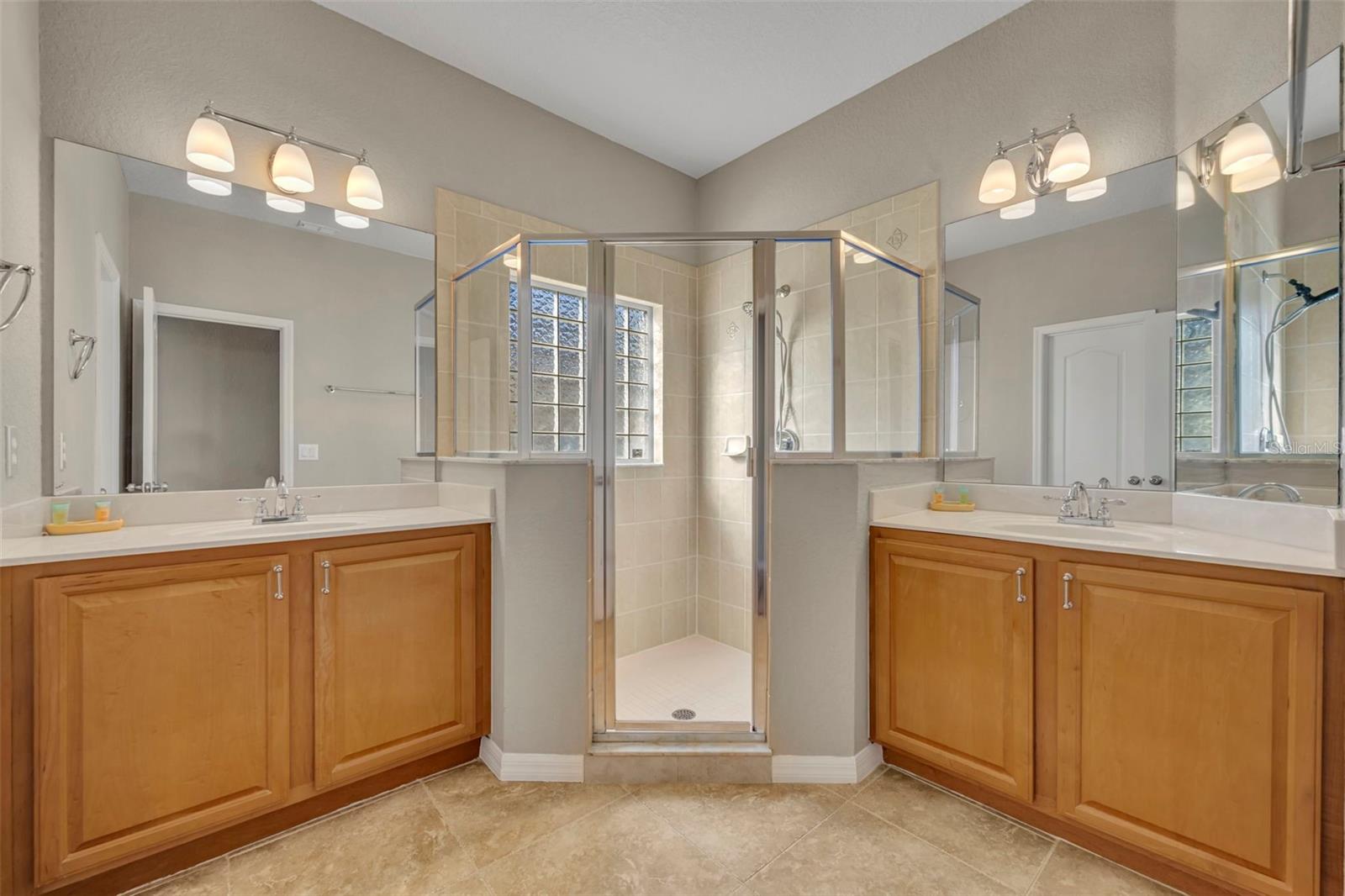 Image 18 of 20 For 333 Burford Circle