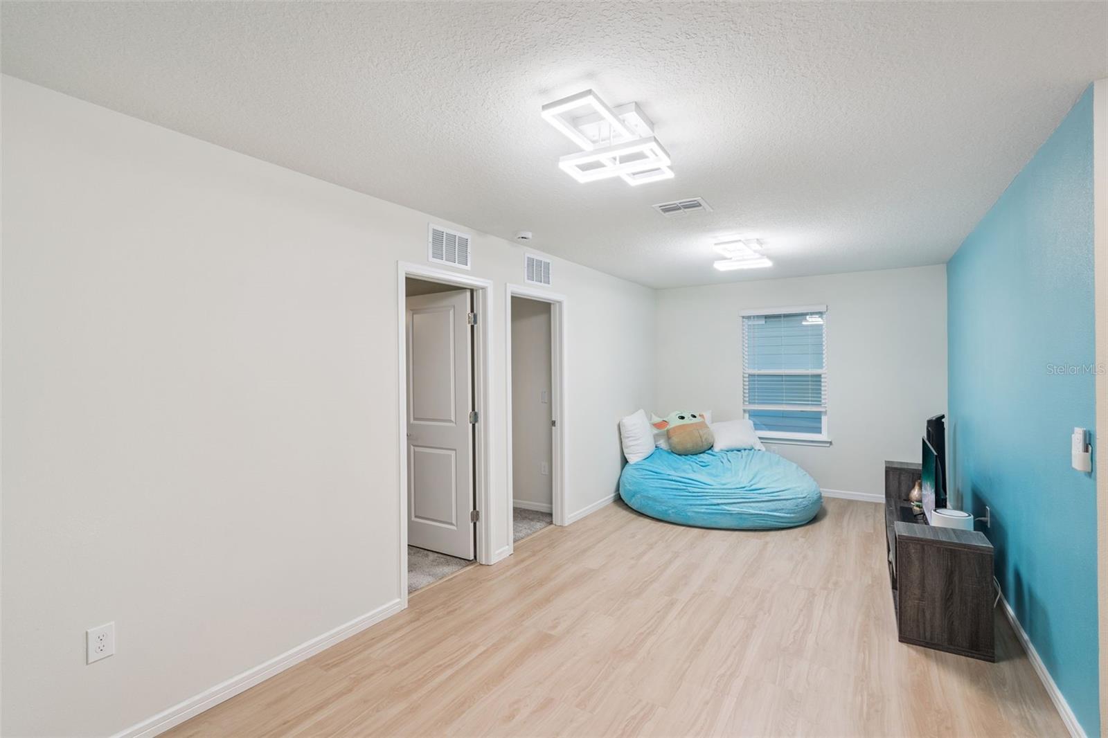 Listing photo id 14 for 1643 Delightful Drive