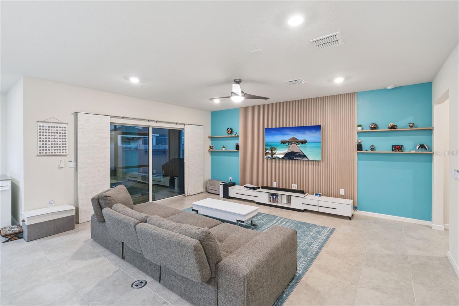 Listing photo id 2 for 1643 Delightful Drive