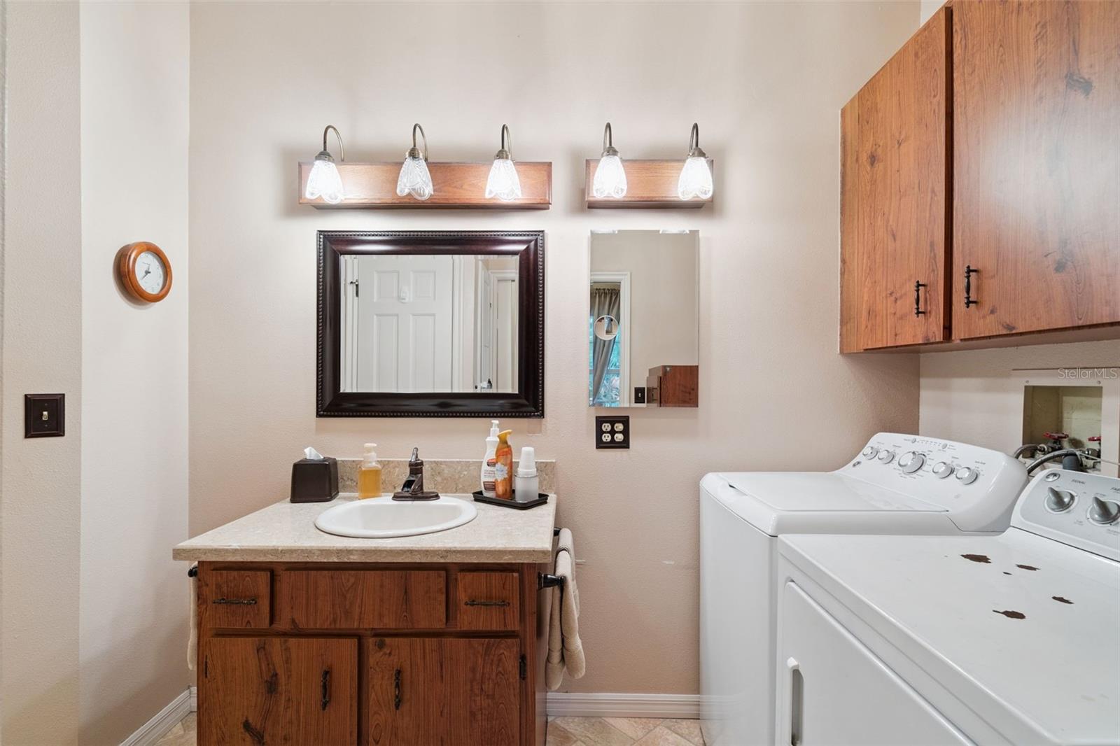 Image 15 of 40 For 2425 Pine Way