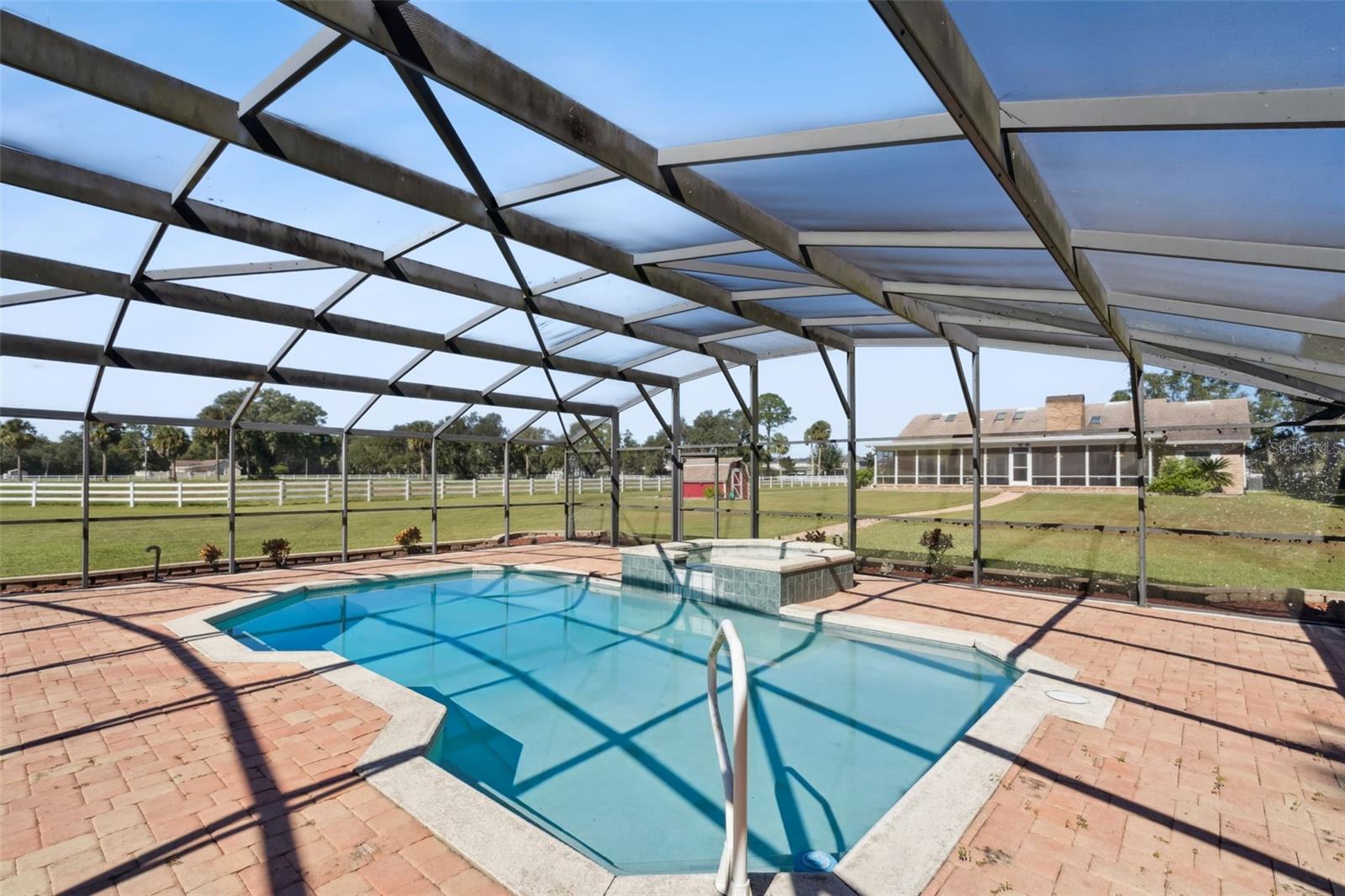 Image 18 of 40 For 2425 Pine Way