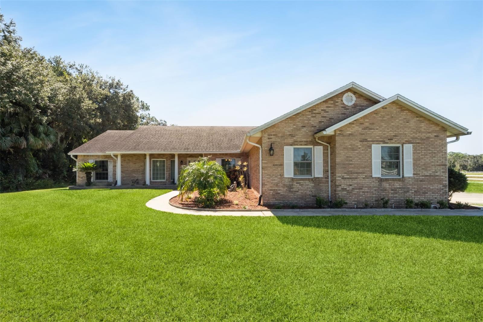 Image 2 of 40 For 2425 Pine Way