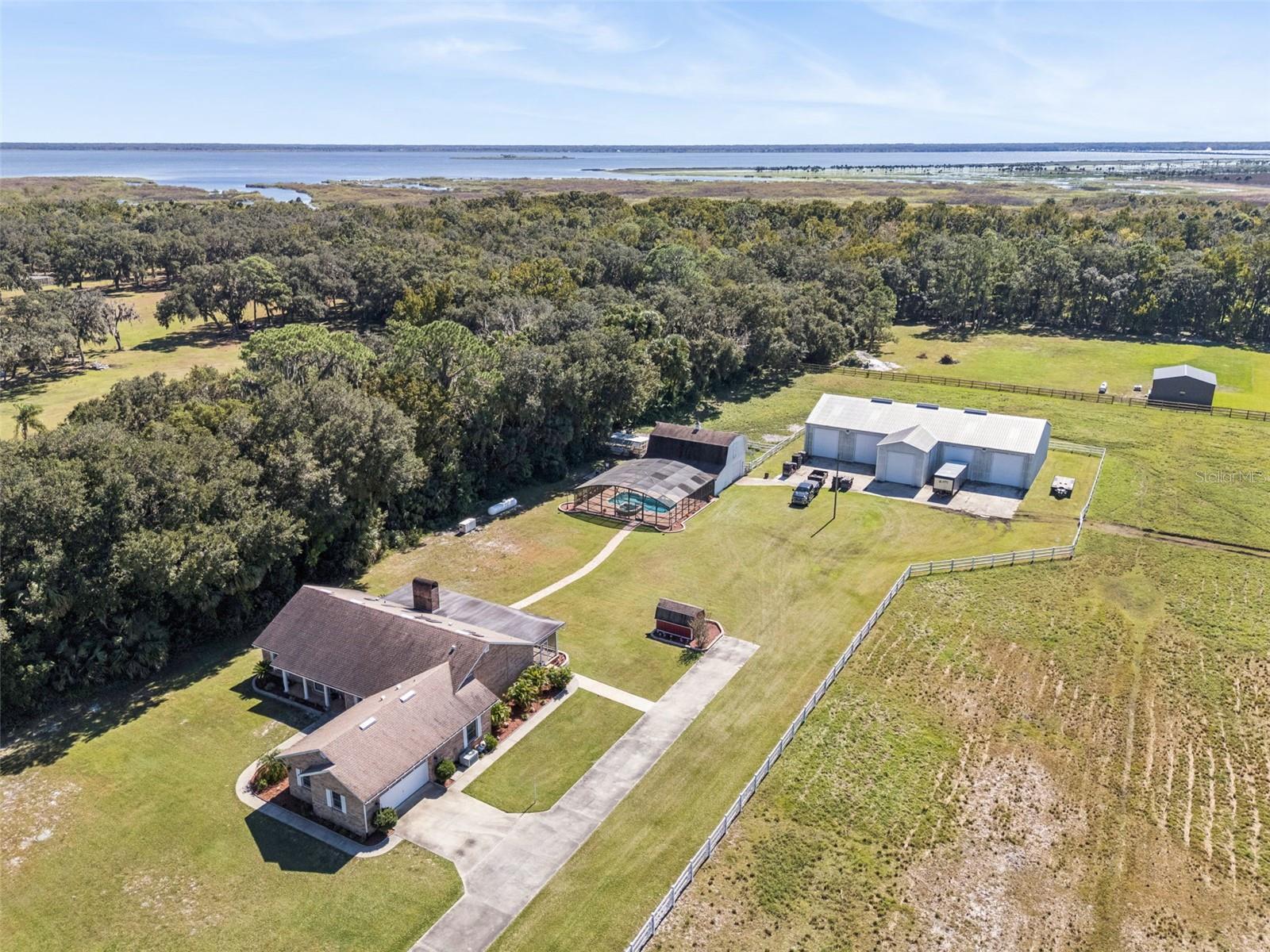 Image 33 of 40 For 2425 Pine Way