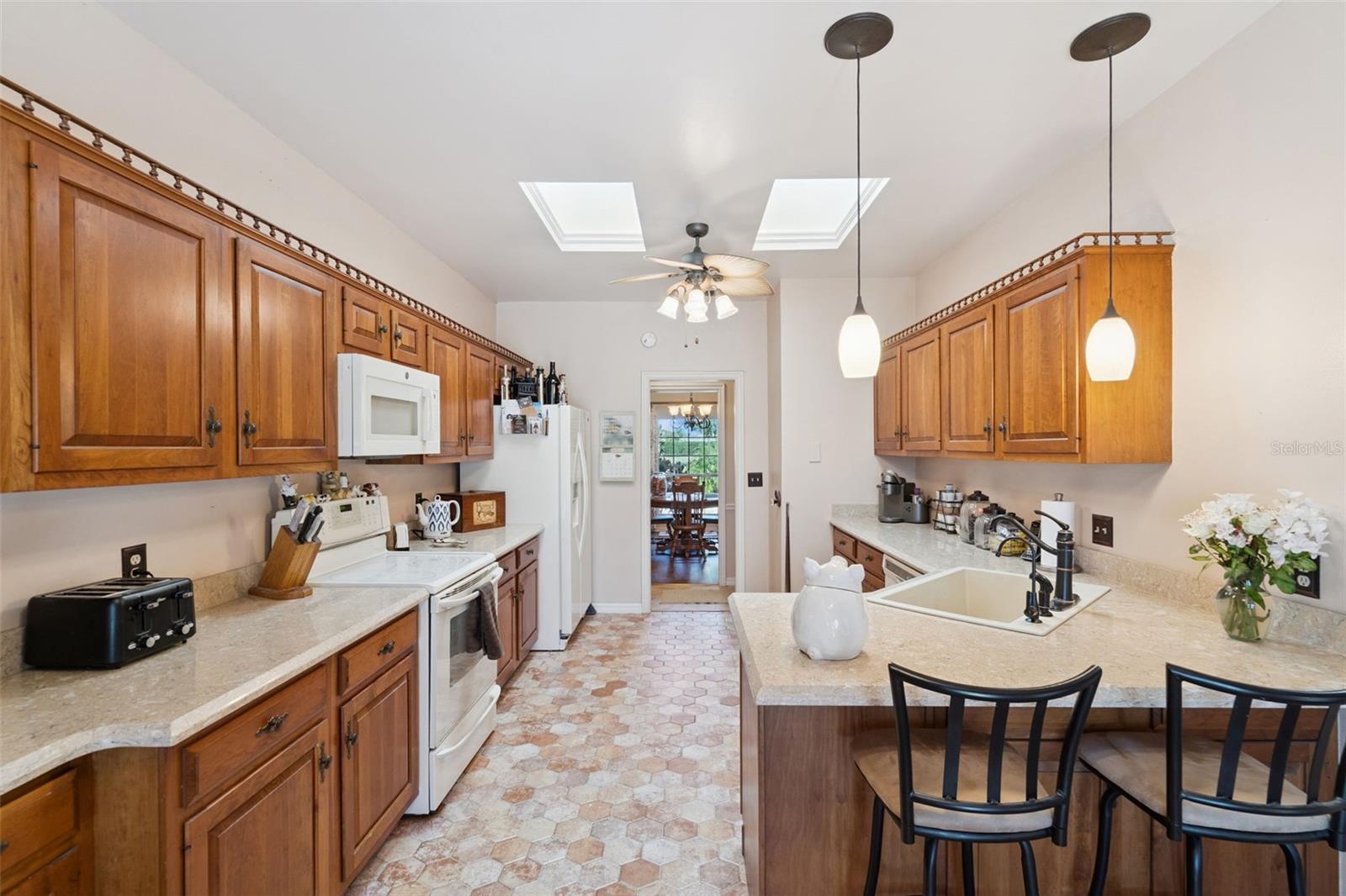 Image 5 of 40 For 2425 Pine Way