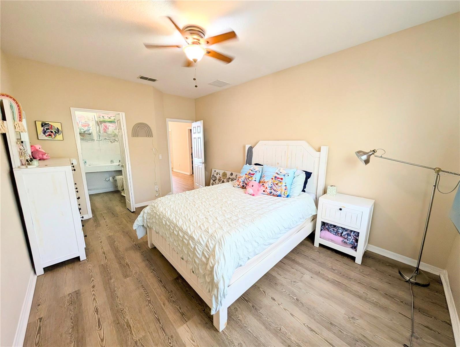 Image 20 of 30 For 9006 Shepton Street