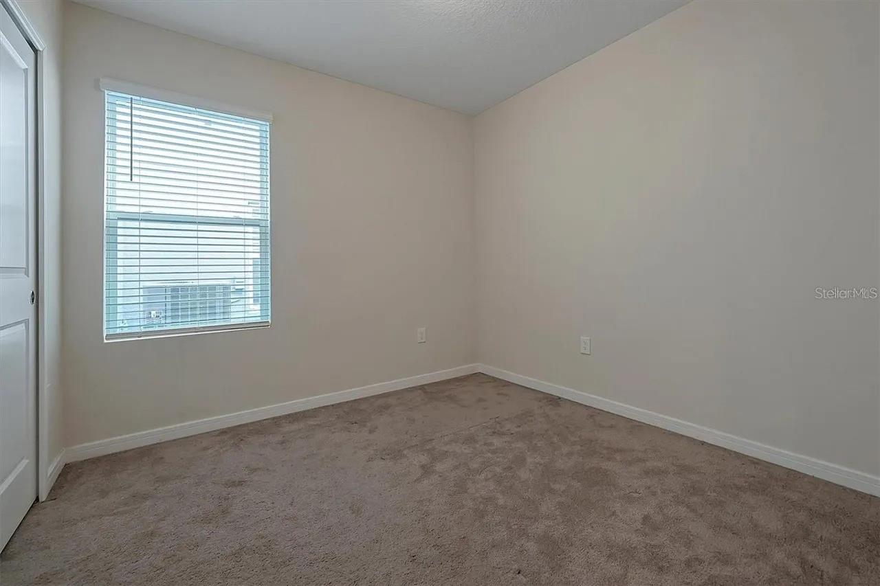 Image 12 of 31 For 929 Rivers Crossing Street