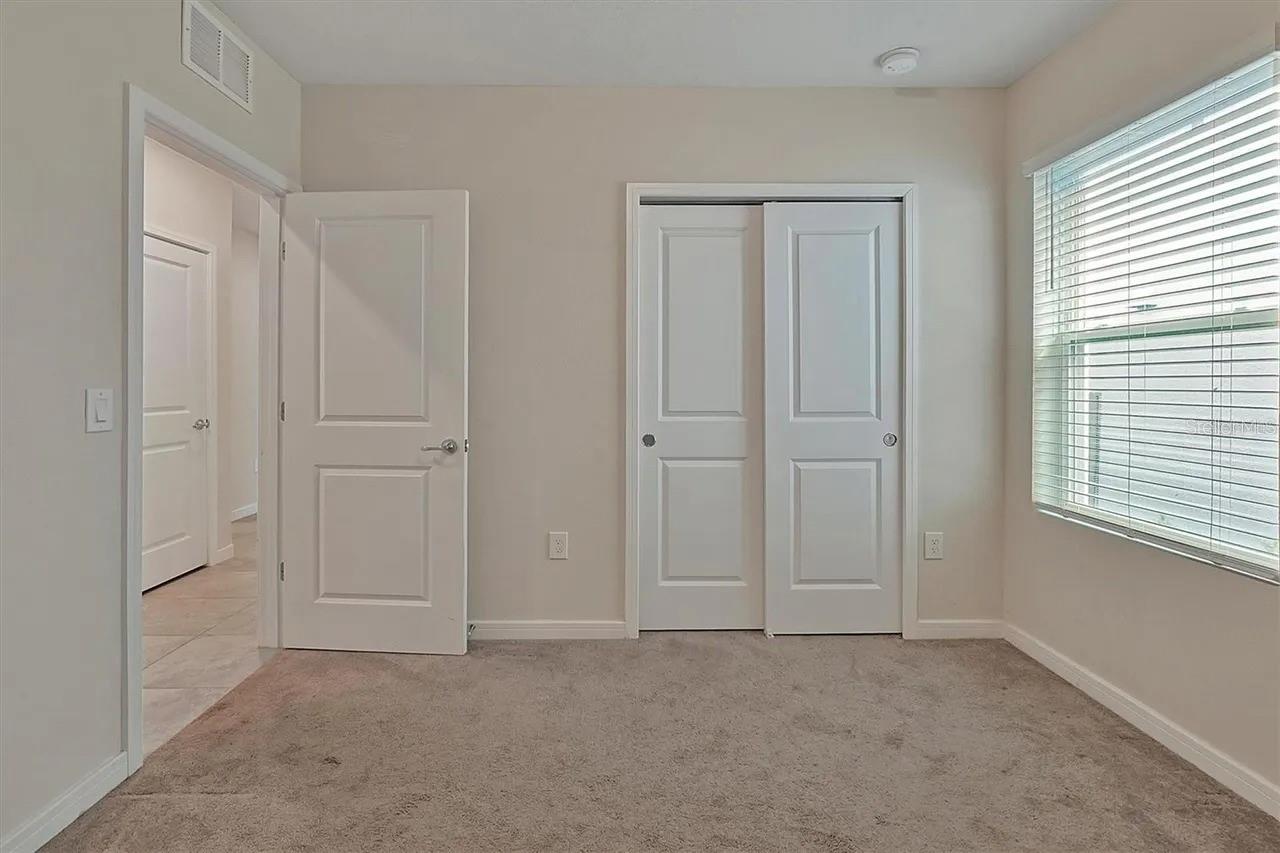 Image 13 of 31 For 929 Rivers Crossing Street