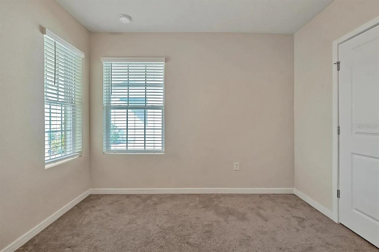 Image 16 of 31 For 929 Rivers Crossing Street