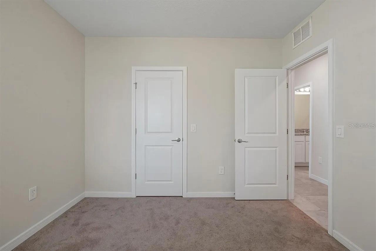 Image 18 of 31 For 929 Rivers Crossing Street