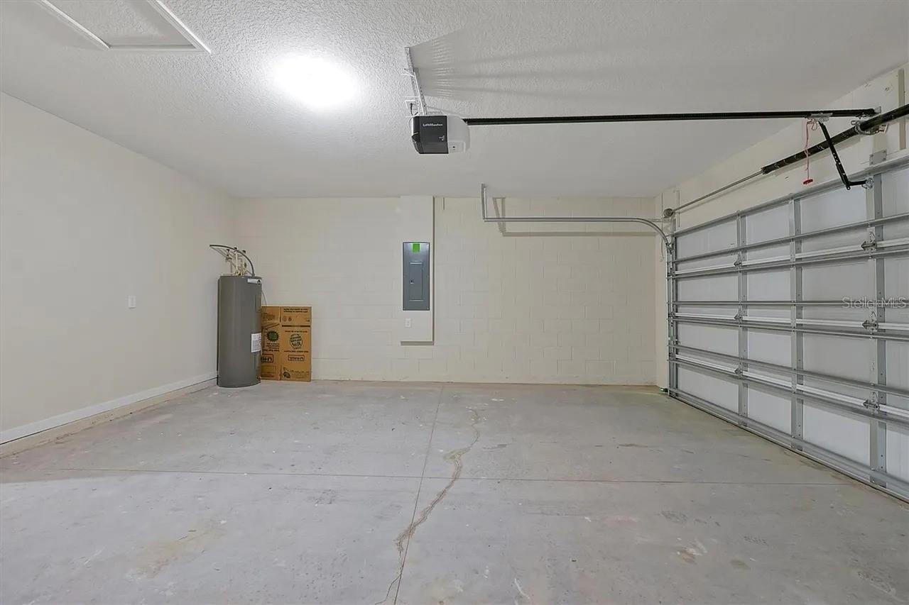 Image 19 of 31 For 929 Rivers Crossing Street