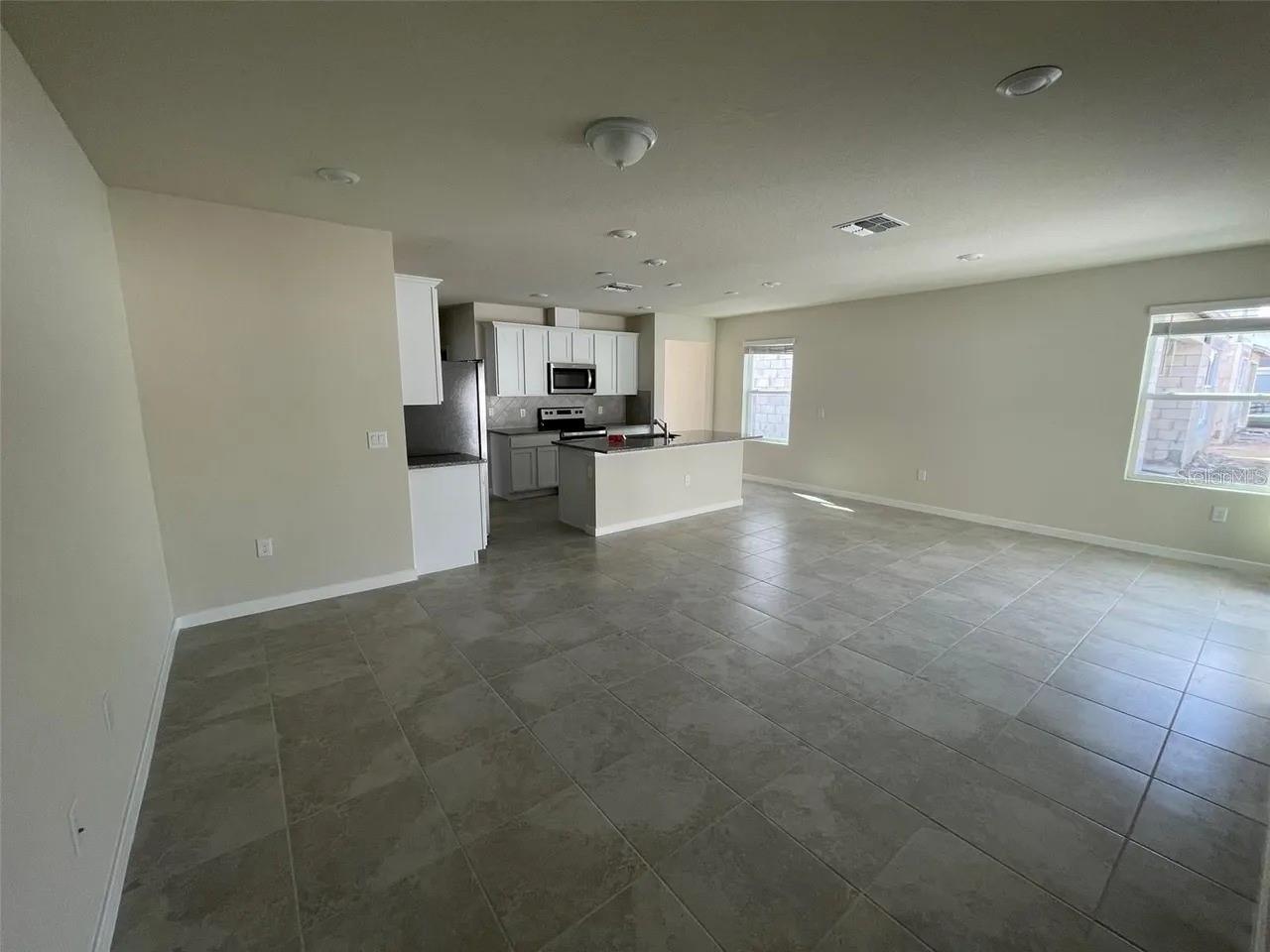 Image 4 of 31 For 929 Rivers Crossing Street