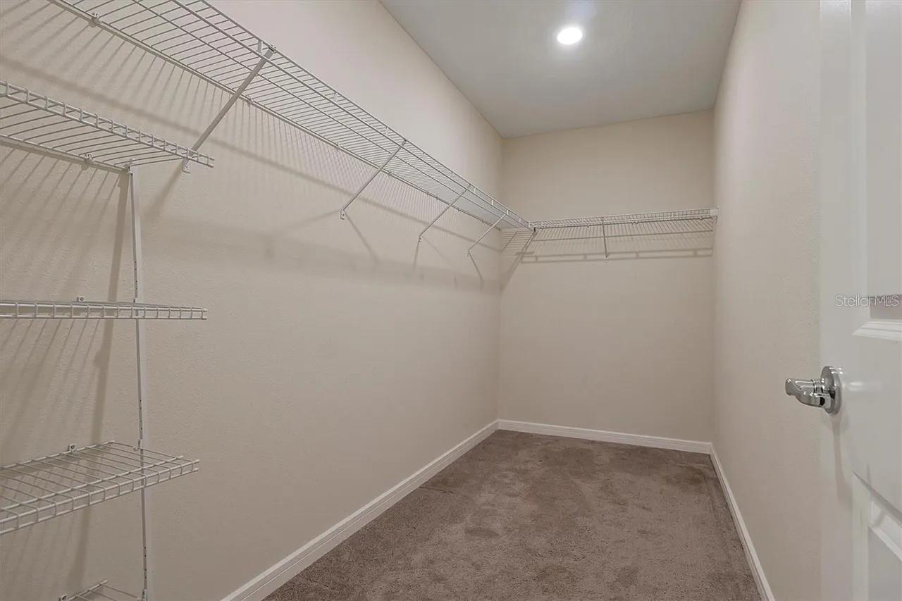 Image 7 of 31 For 929 Rivers Crossing Street