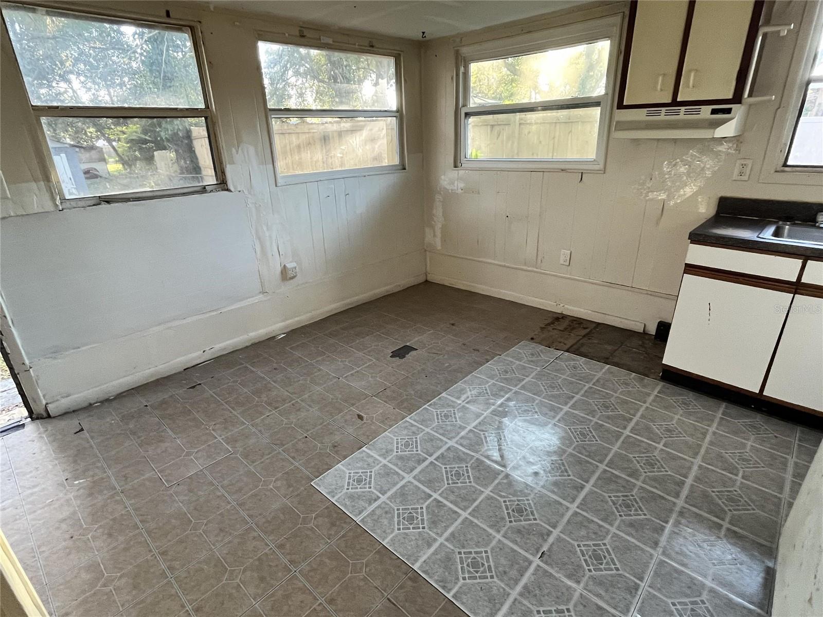 Image 5 of 10 For 1223 Parker Street #2