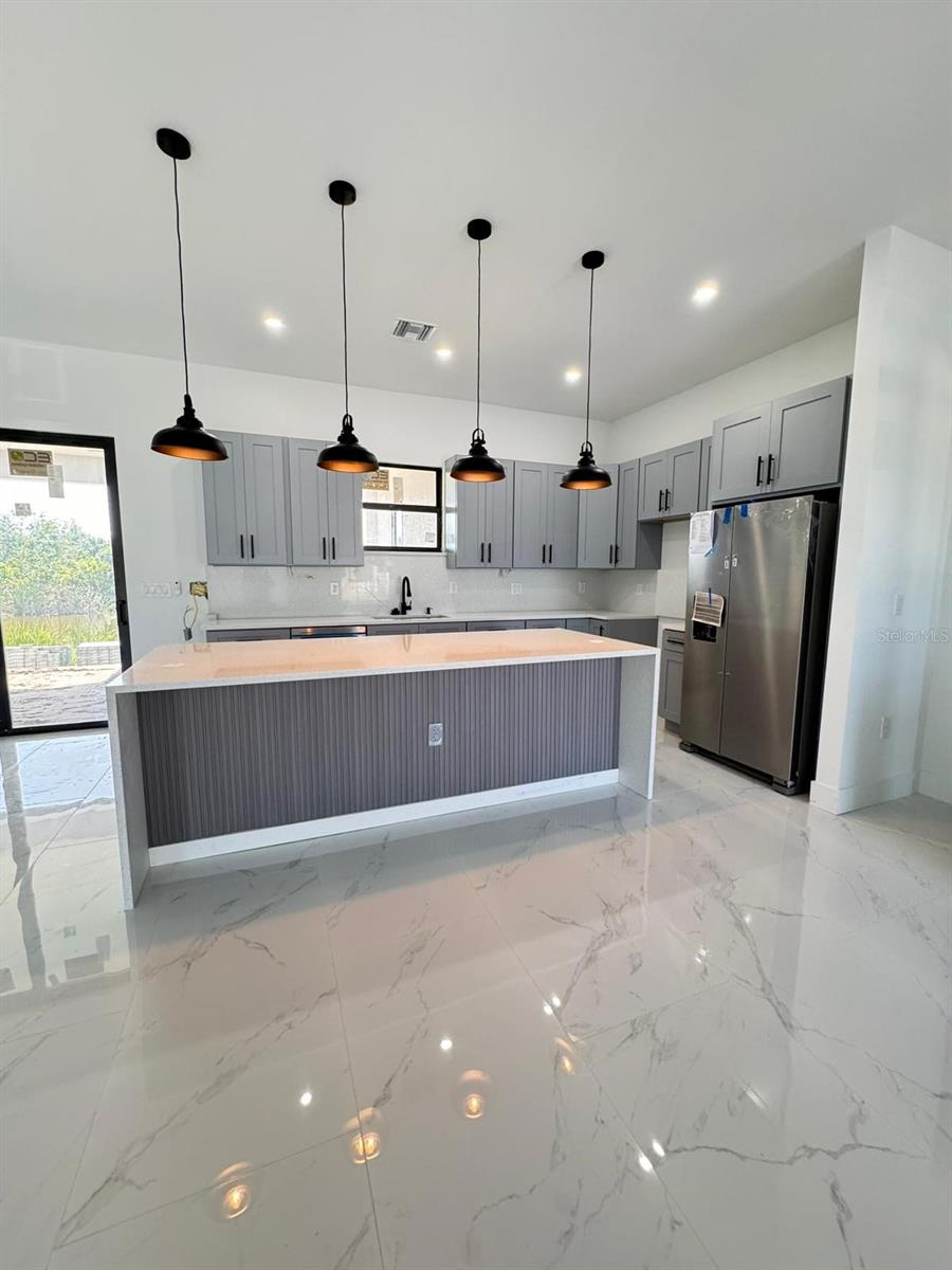 Image 4 of 7 For 9468 Attica Circle