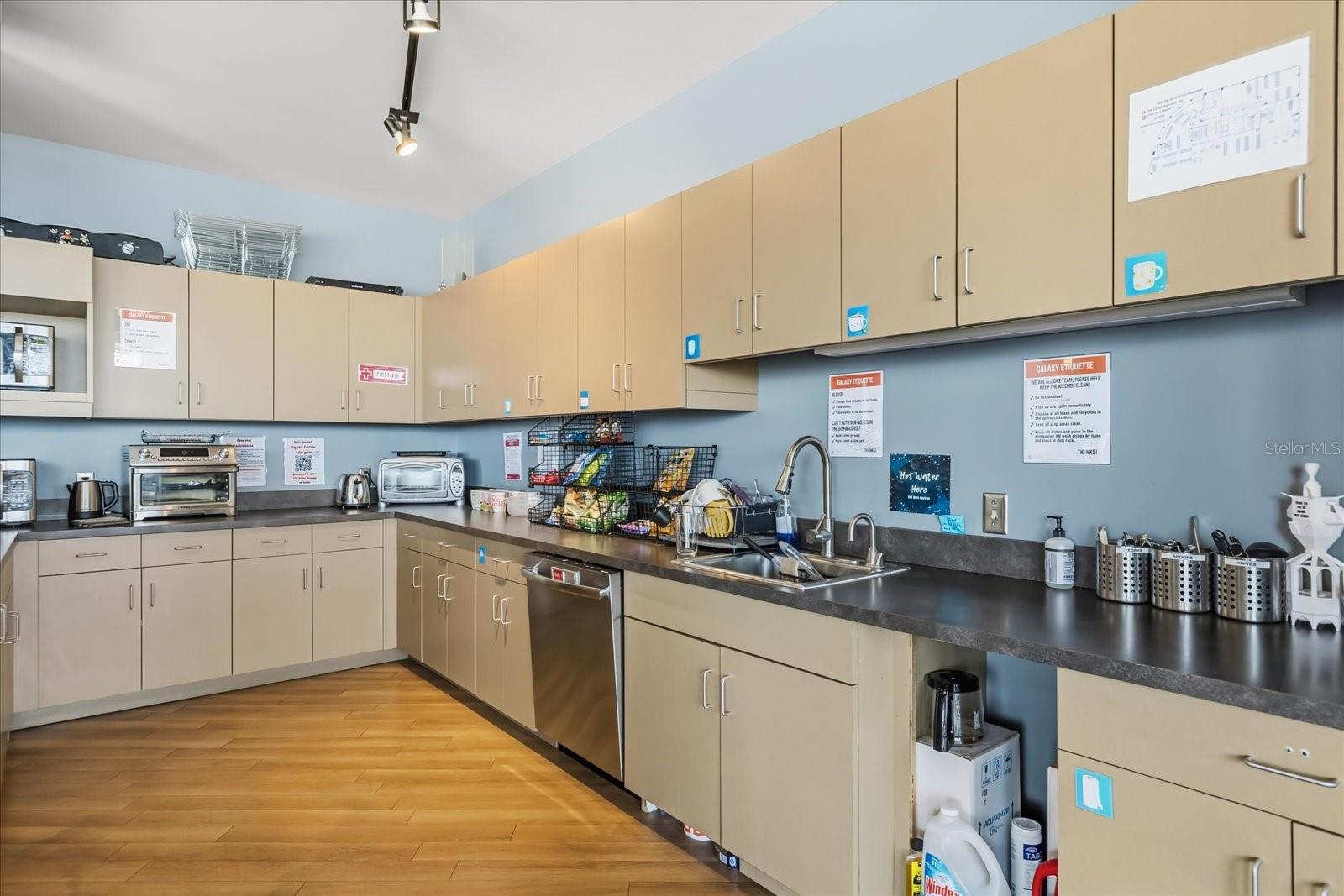 Image 28 of 45 For 189 Orange Avenue 1900-1970