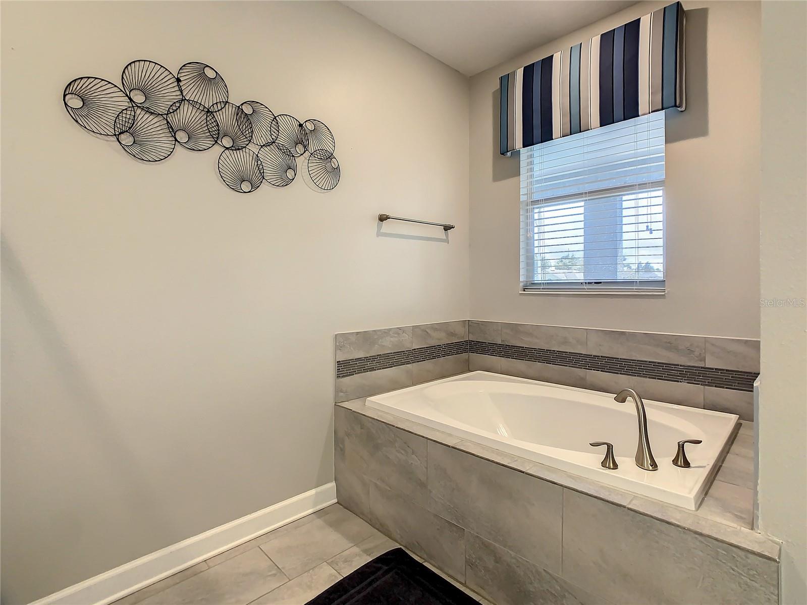 Image 74 of 100 For 1670 Moon Valley Drive