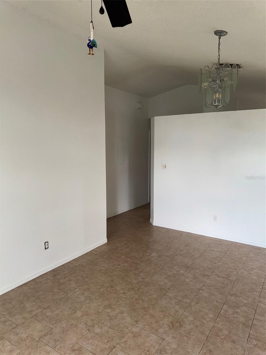 Image 19 of 27 For 347 San Rafael Street