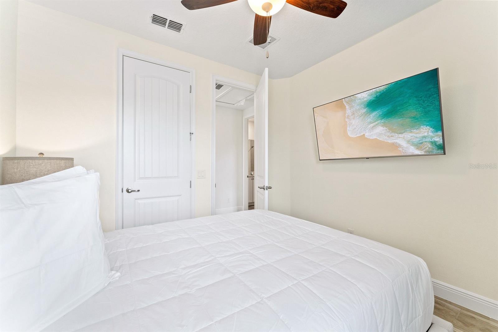 Image 22 of 79 For 2979 Castaway Lane