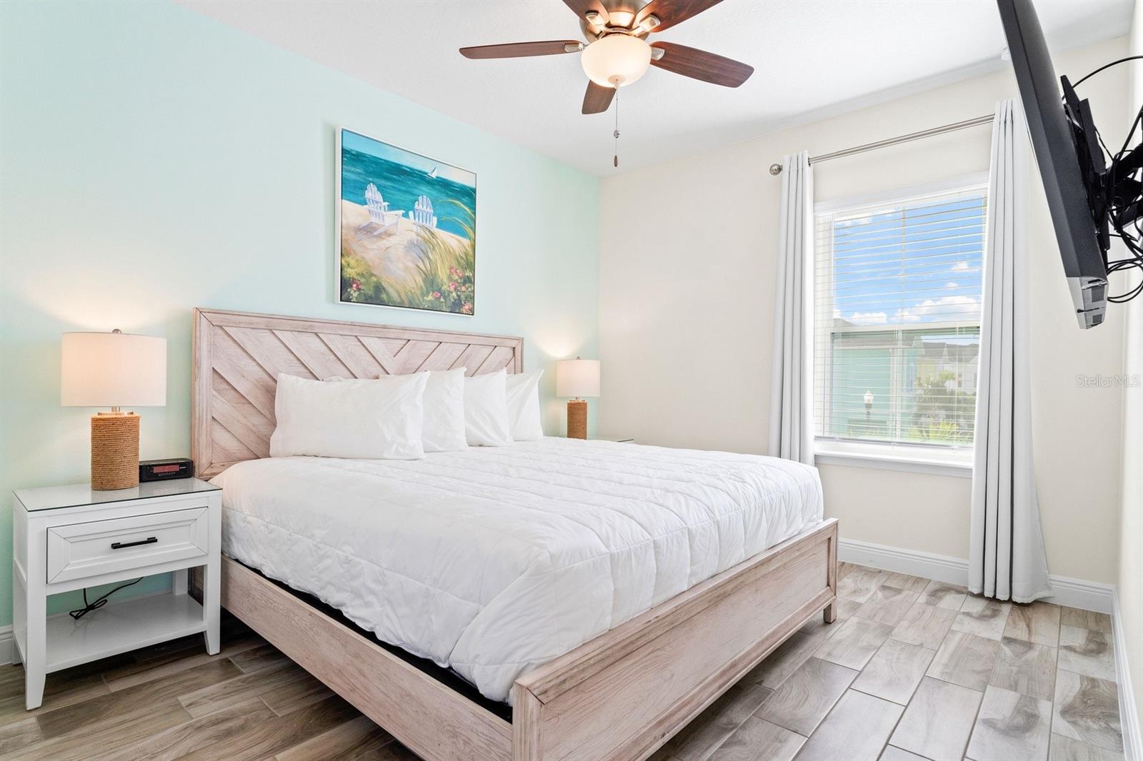 Image 28 of 79 For 2979 Castaway Lane