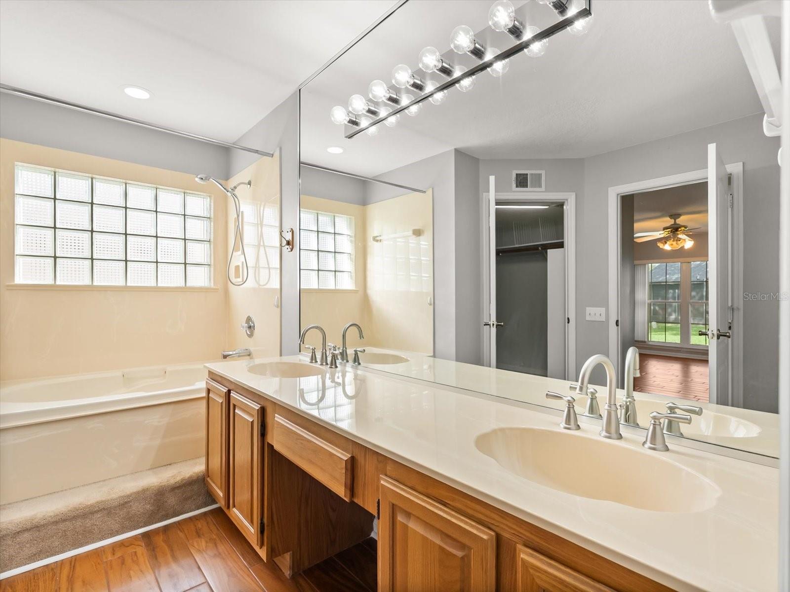 Image 12 of 36 For 3561 Ventura Club Circle