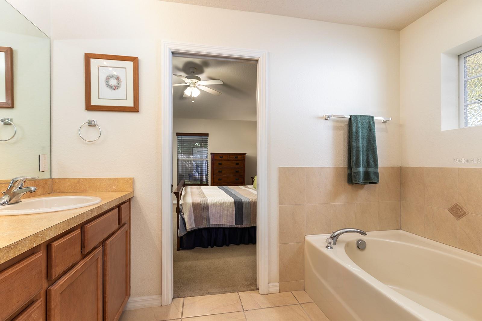 Image 22 of 49 For 950 Spring Garden Street