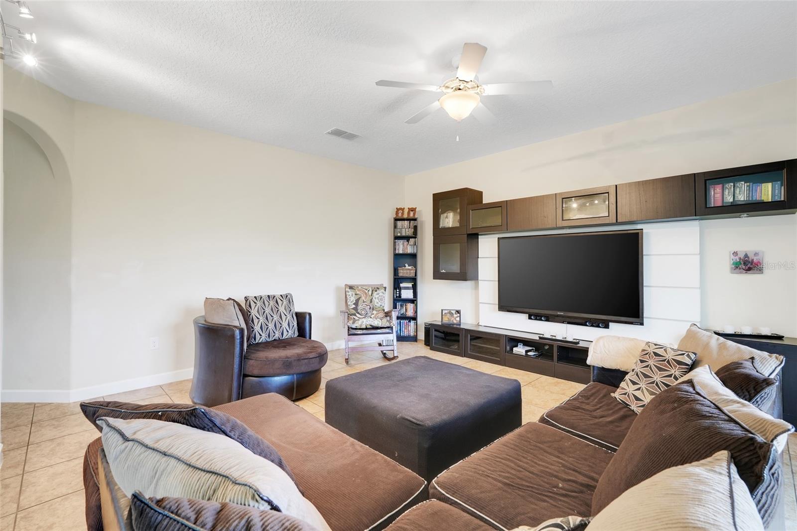 Image 18 of 36 For 3560 Cortland Drive