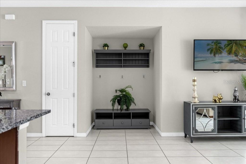 Image 4 of 33 For 1540 Carey Palm Circle