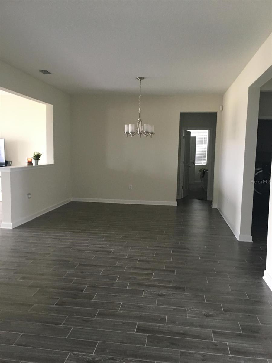 Image 5 of 24 For 4208 Cortland Drive